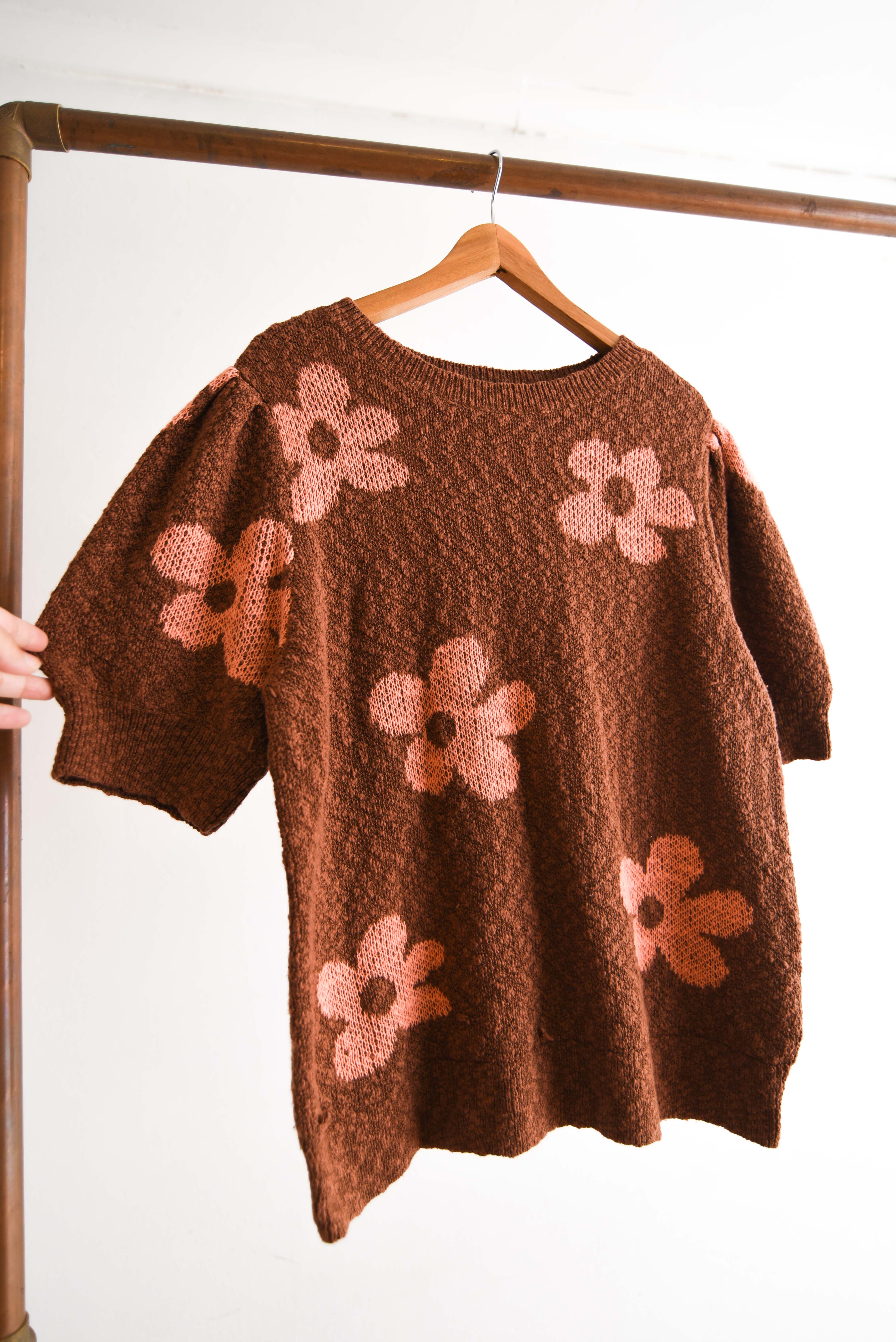 Chaleco café flores manga princesa