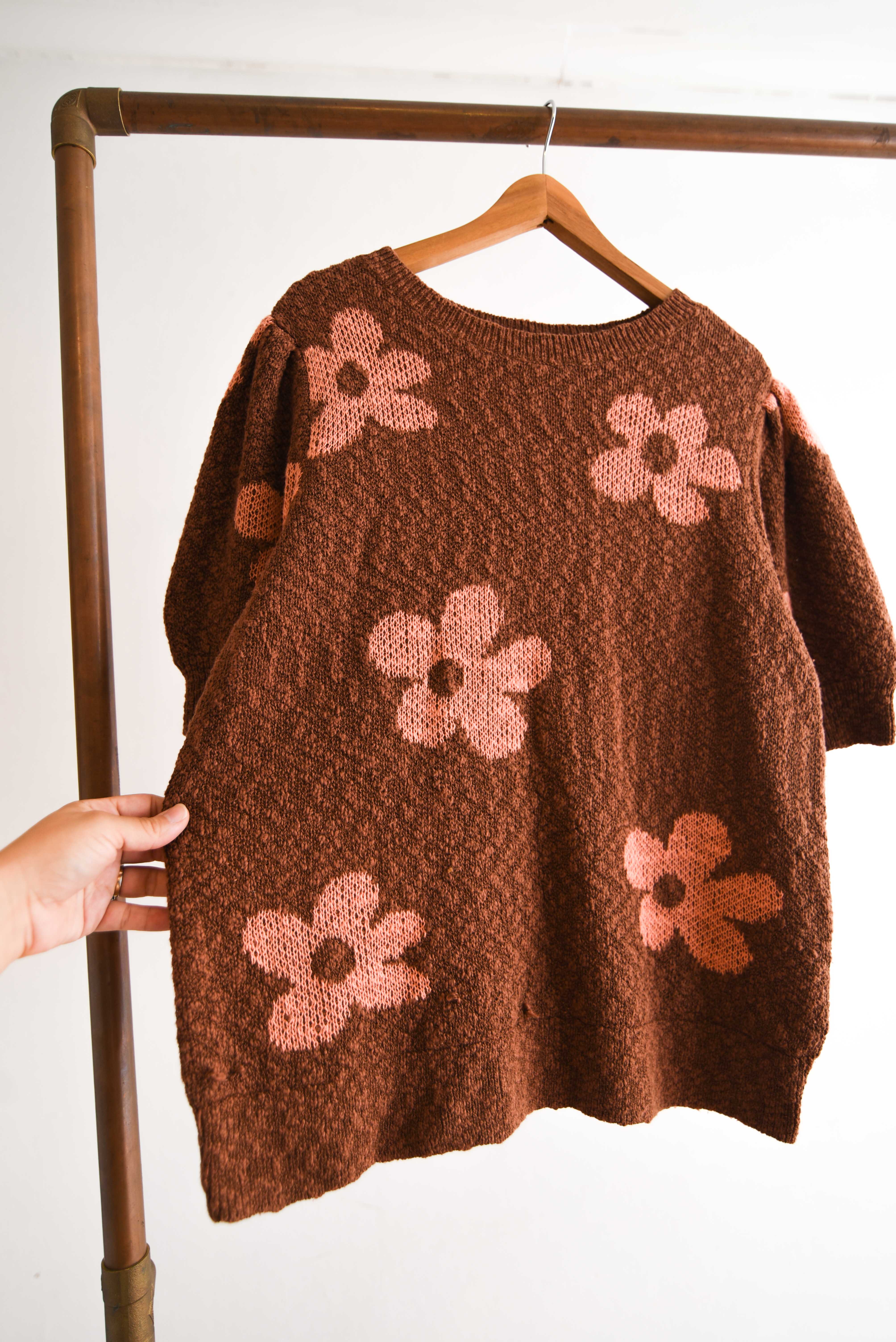 Chaleco café flores manga princesa