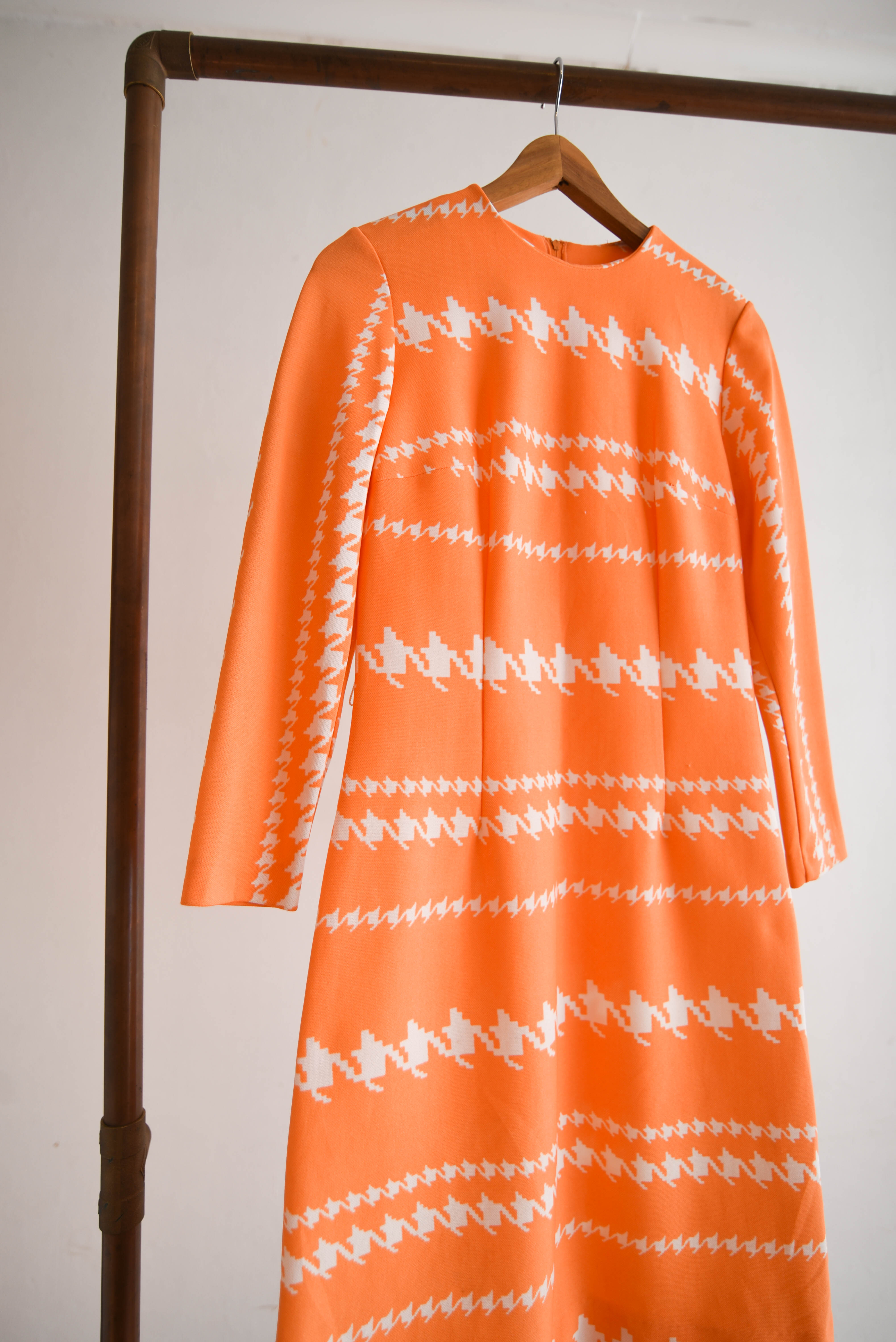 Vestido naranjo 70s pata de gallo