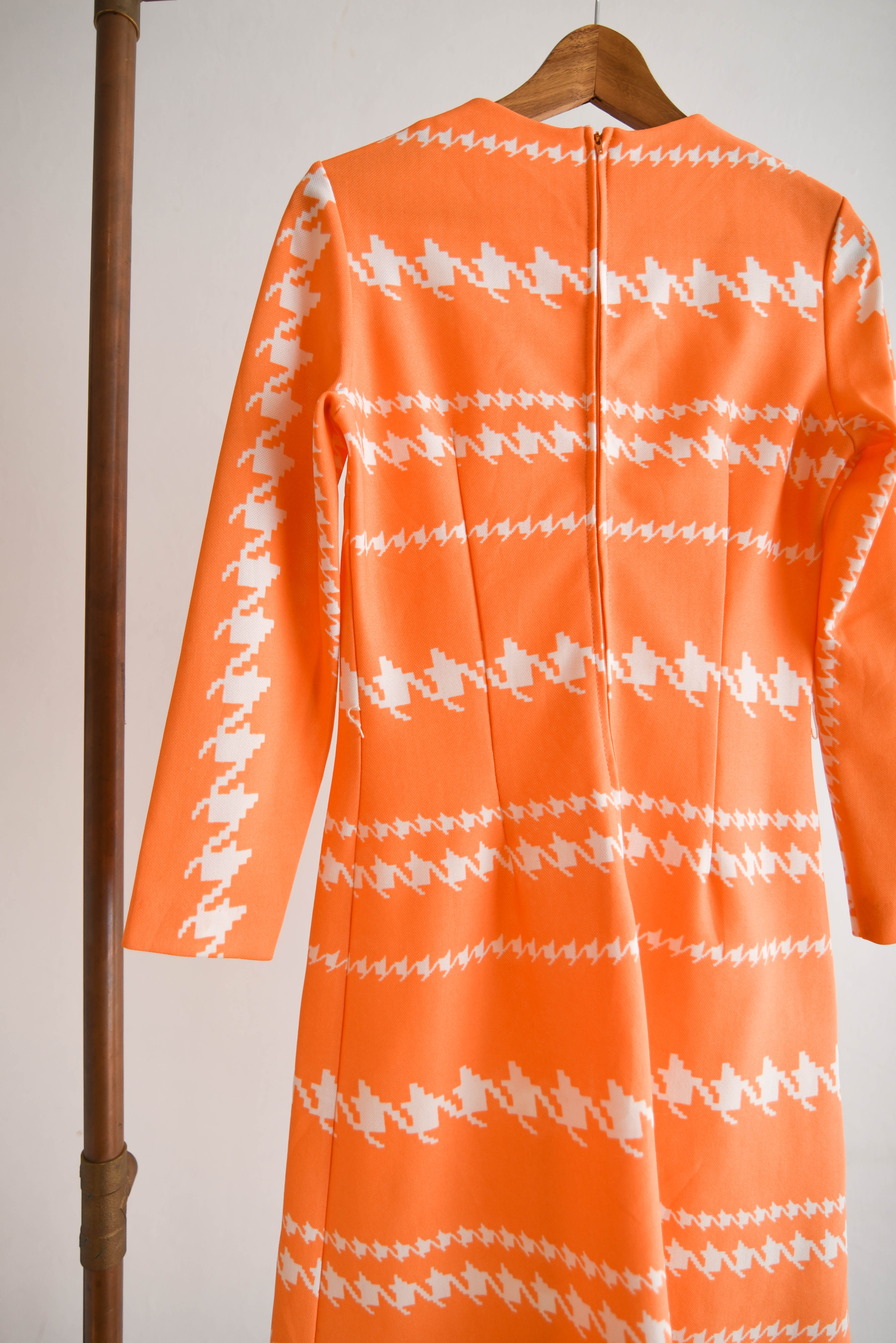 Vestido naranjo 70s pata de gallo