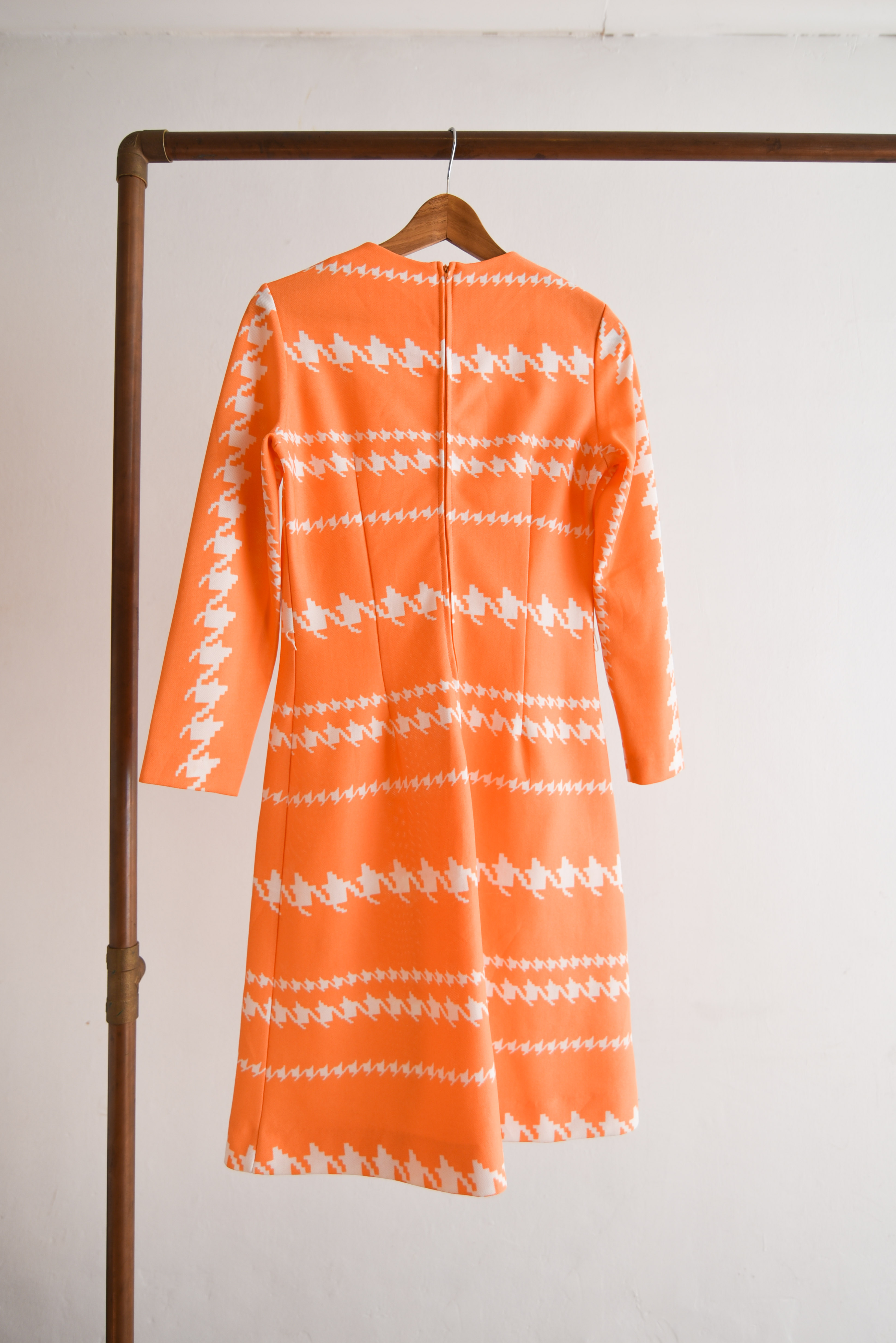 Vestido naranjo 70s pata de gallo