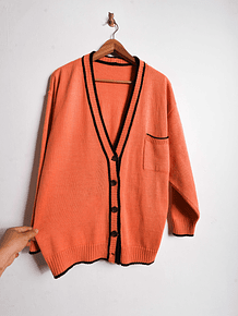 Cardigan naranjo y negro botones
