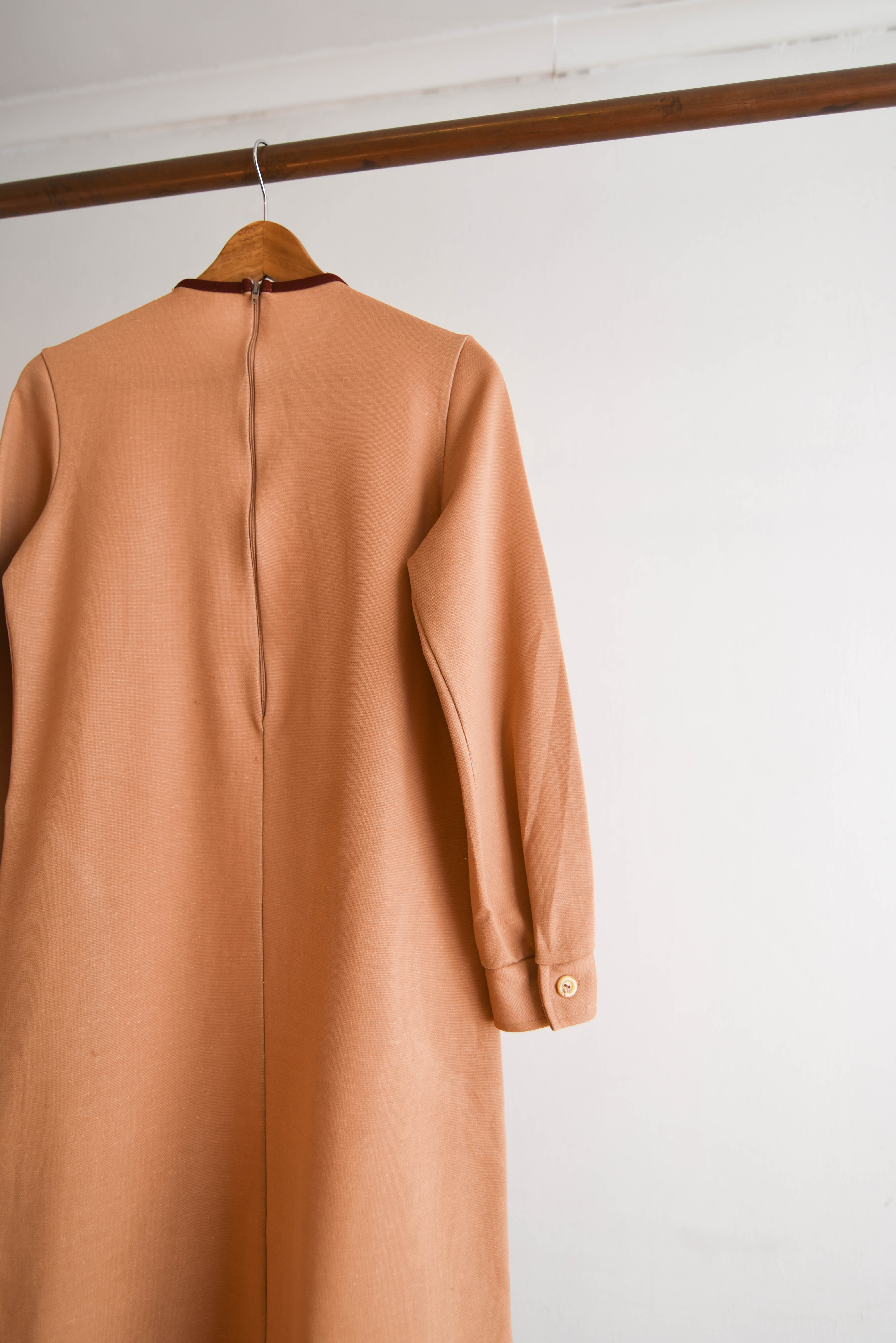 Vestido café latte 70s