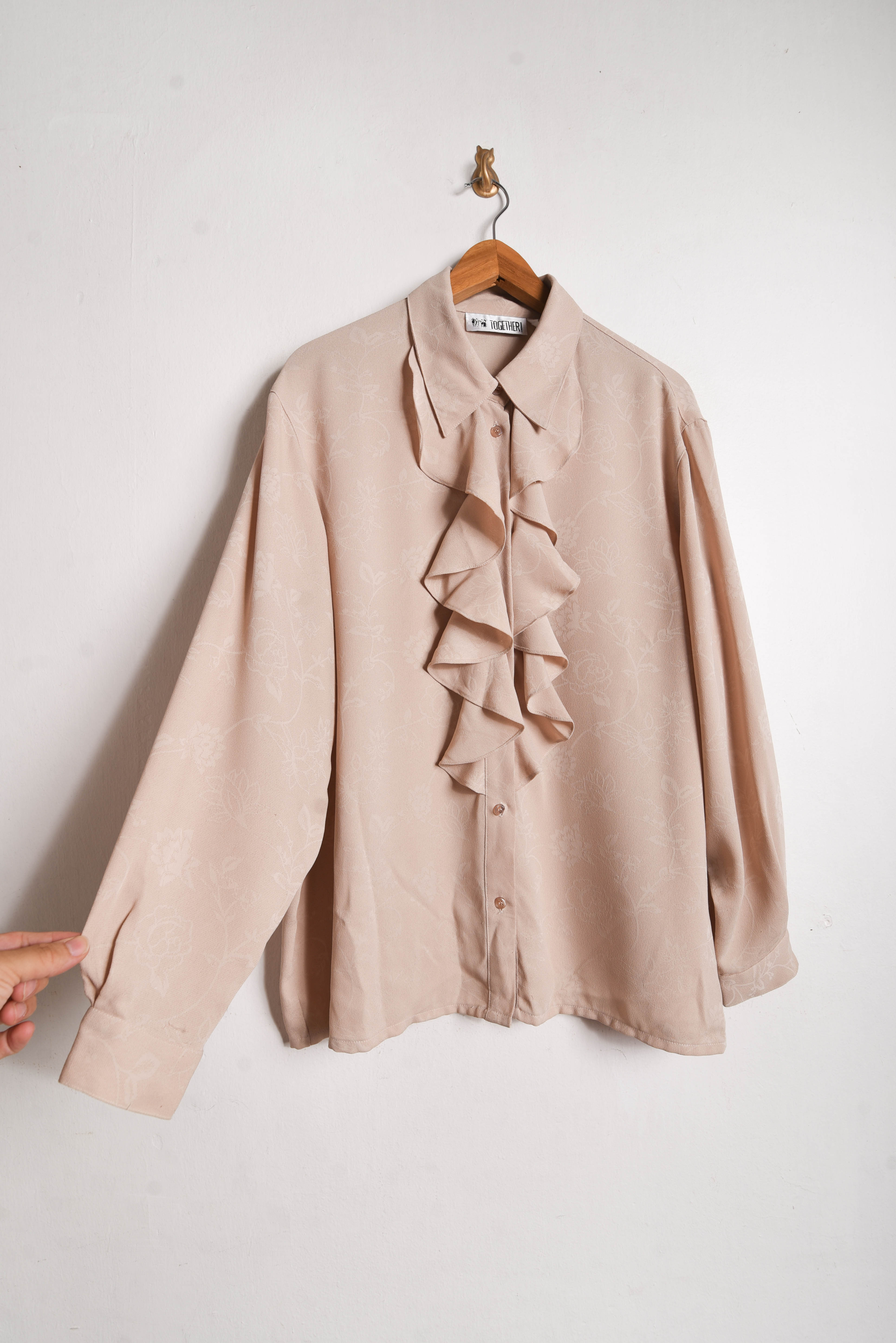 Blusa beige floral vuelos