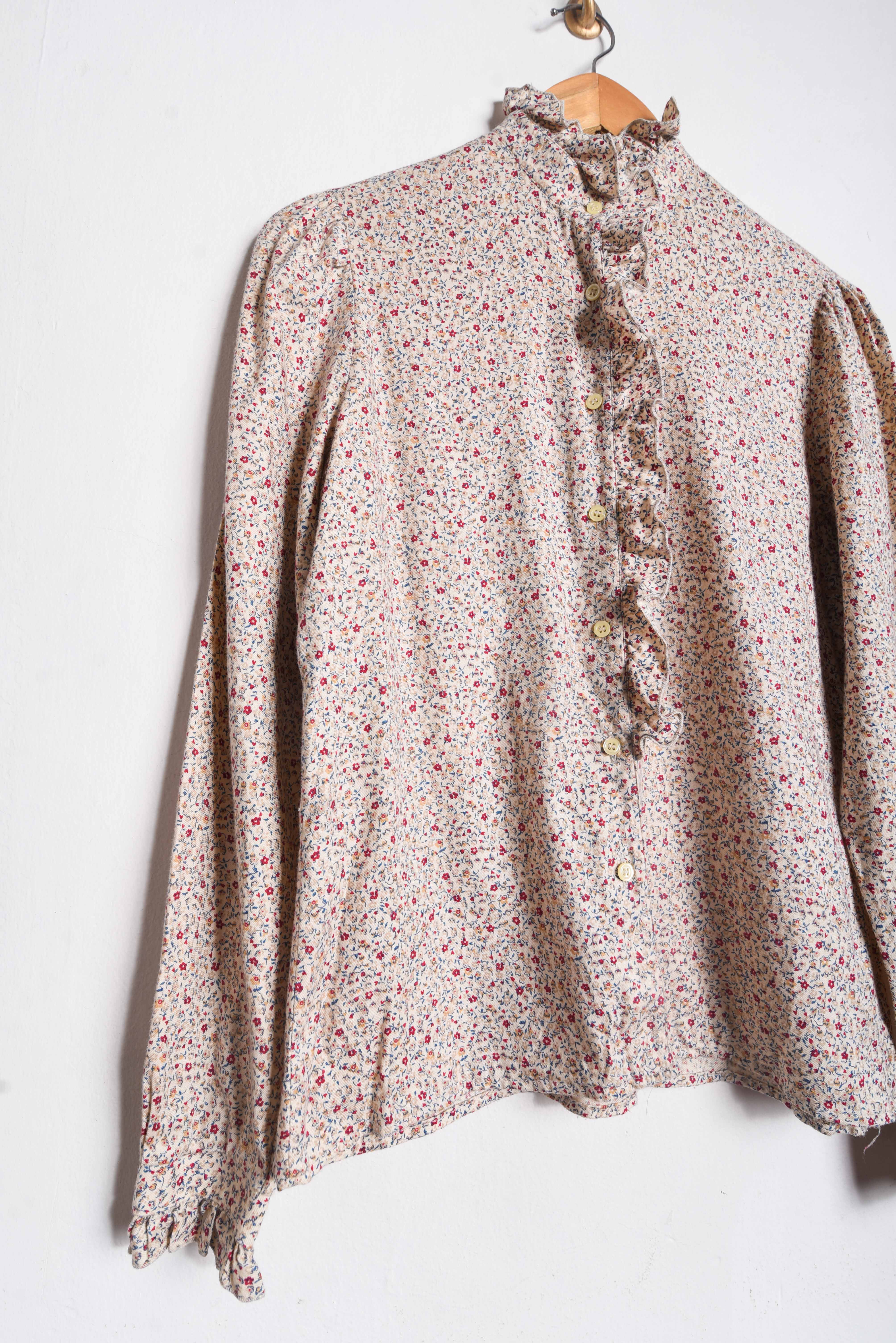 Camisa pastel floral vuelos