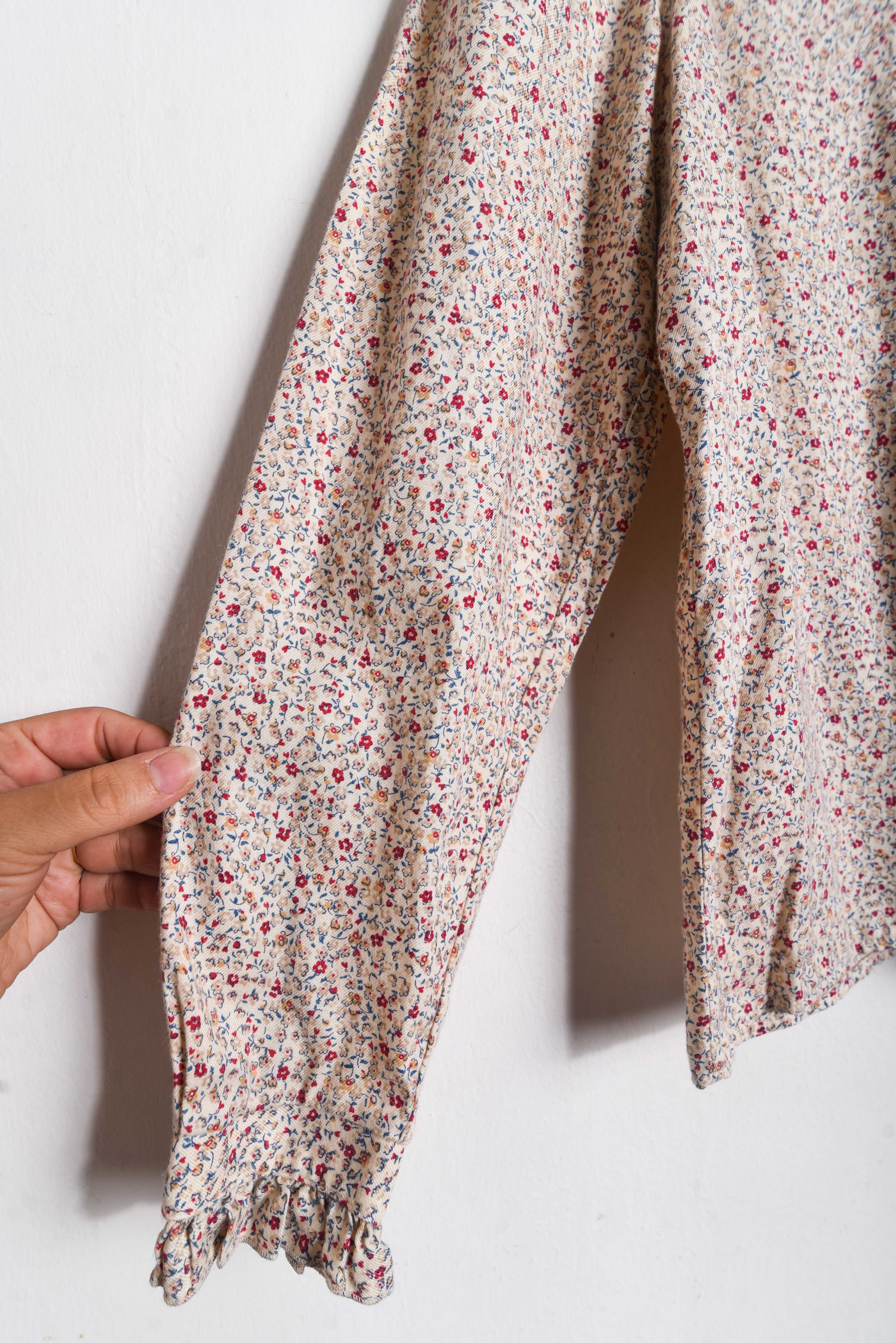 Camisa pastel floral vuelos