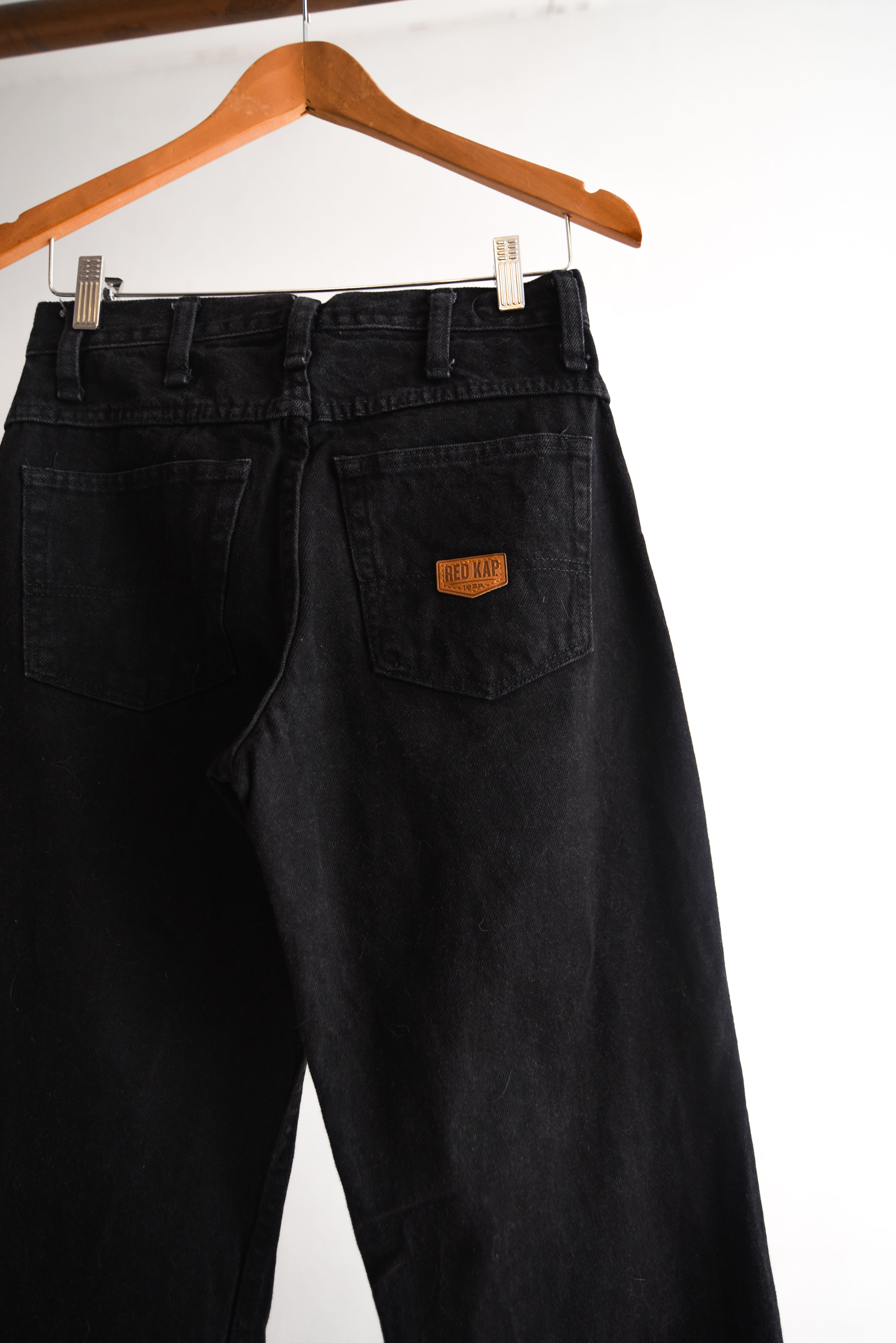 Jeans black denim tiro alto