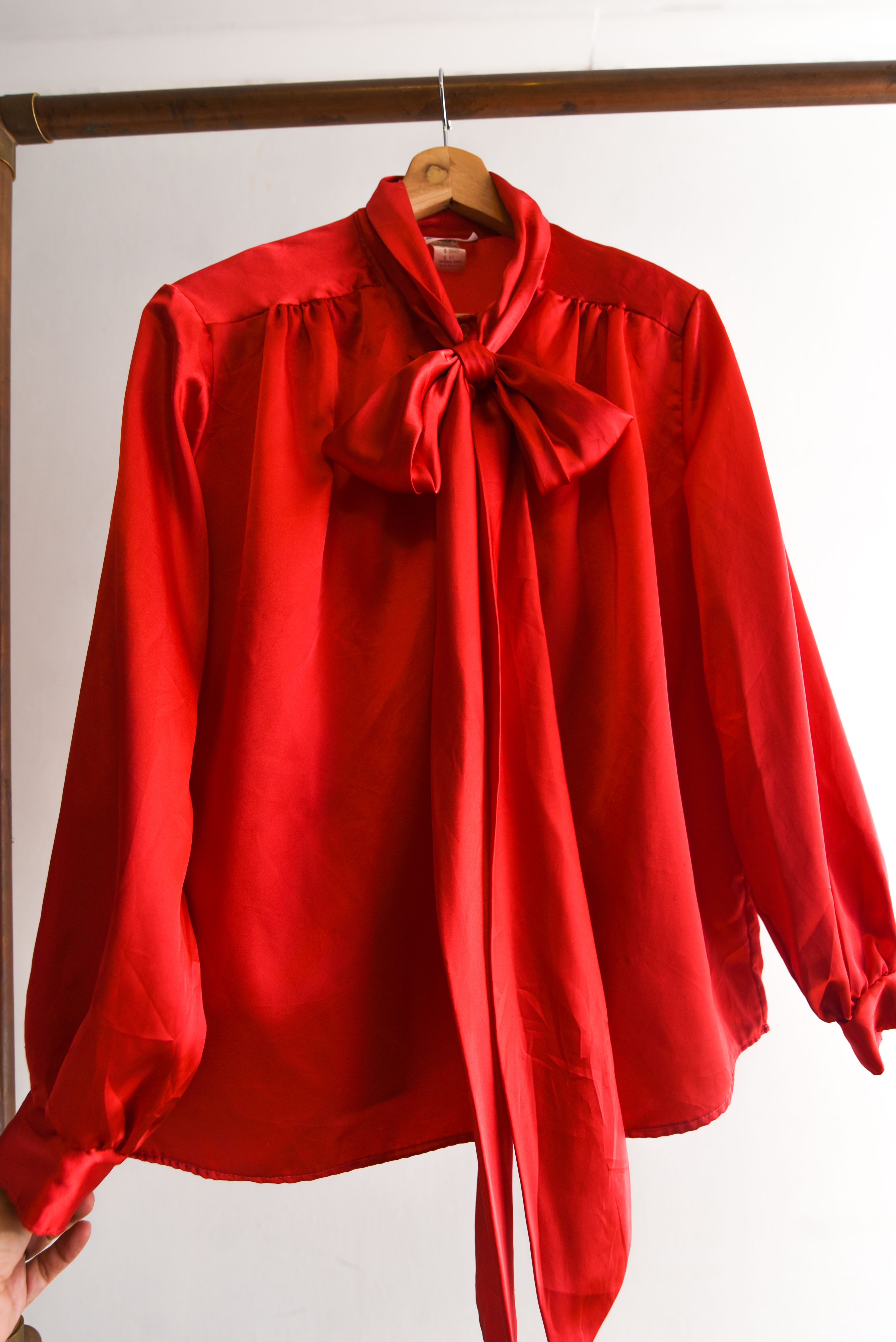 Blusa roja satín lazito