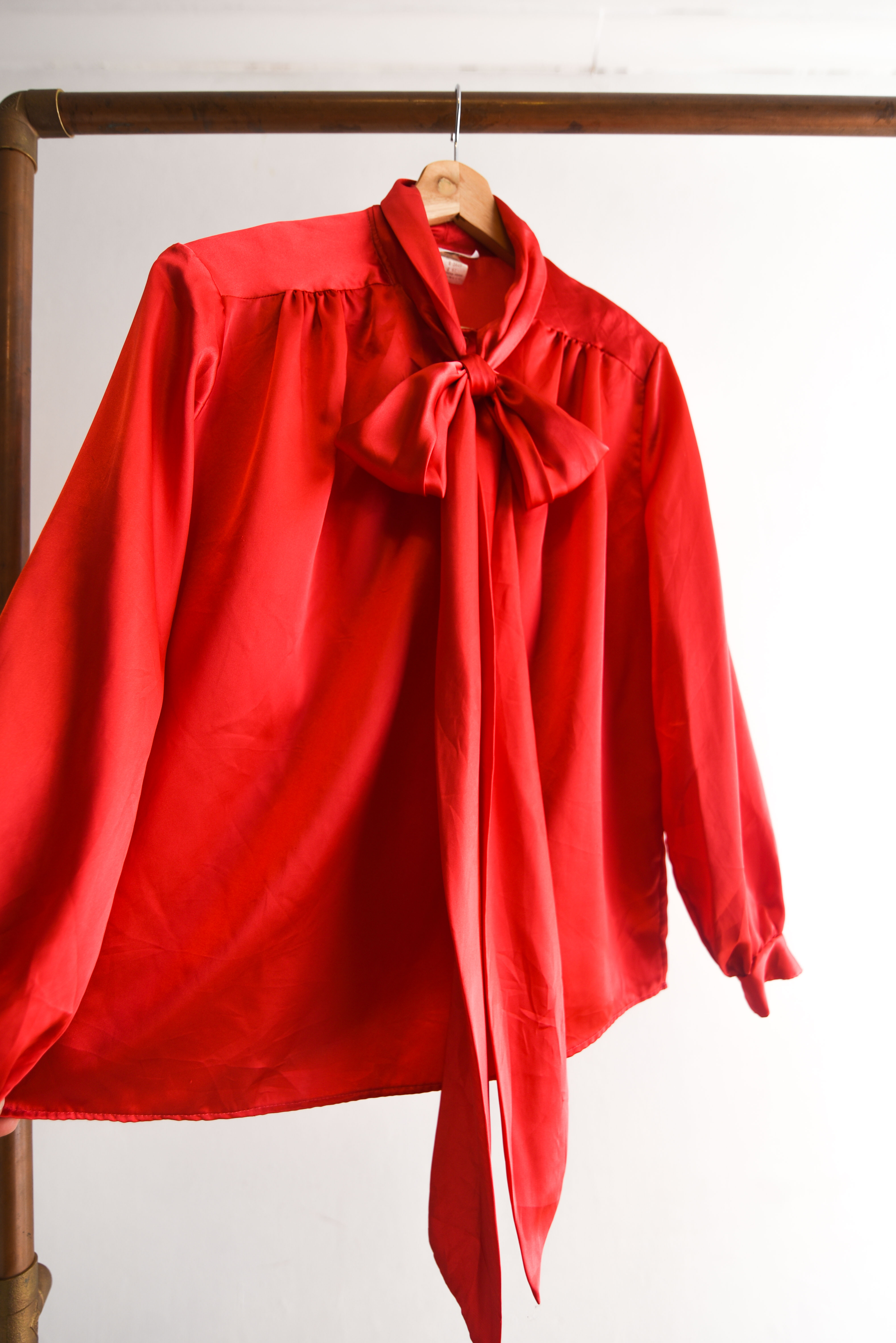 Blusa roja satín lazito