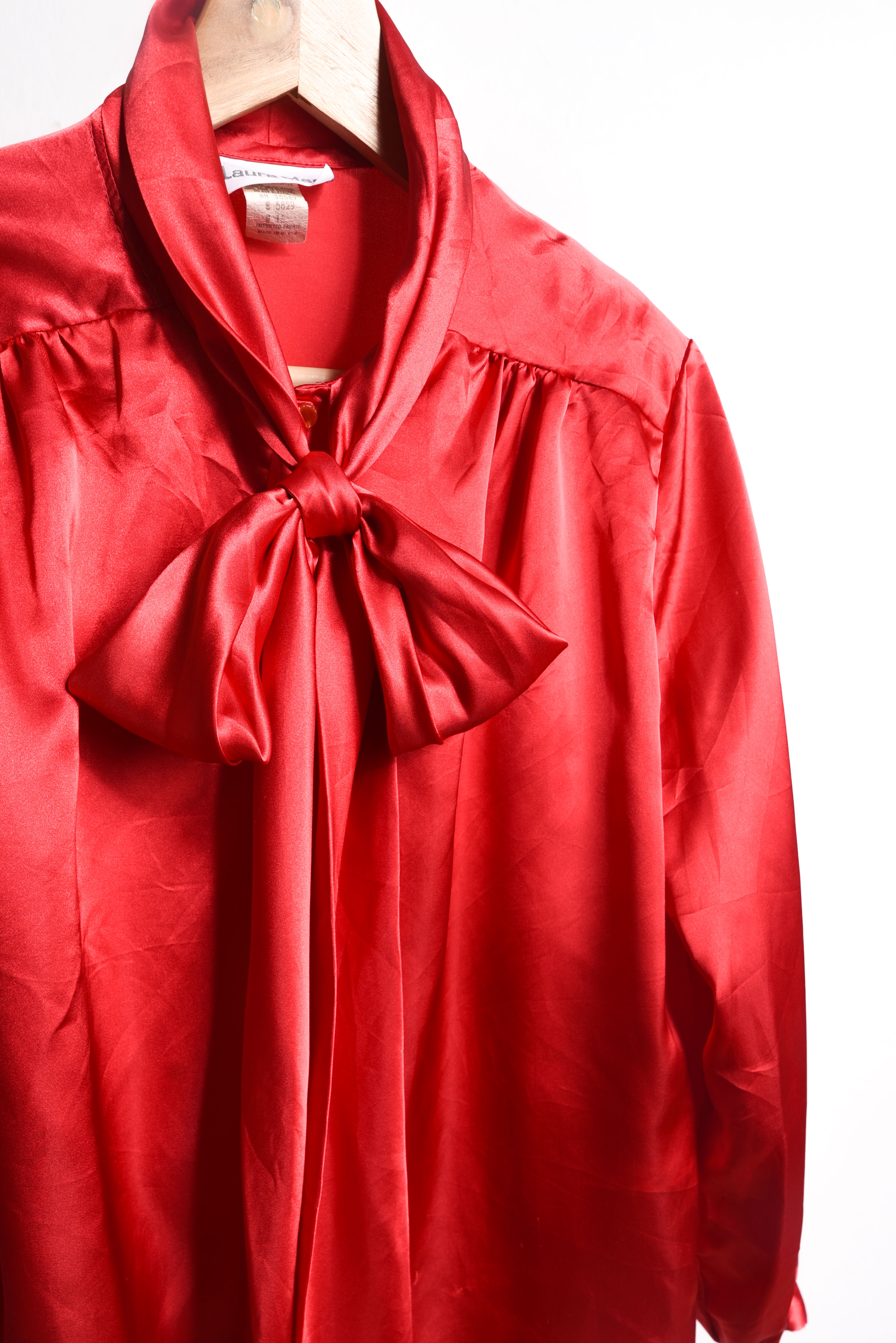 Blusa roja satín lazito