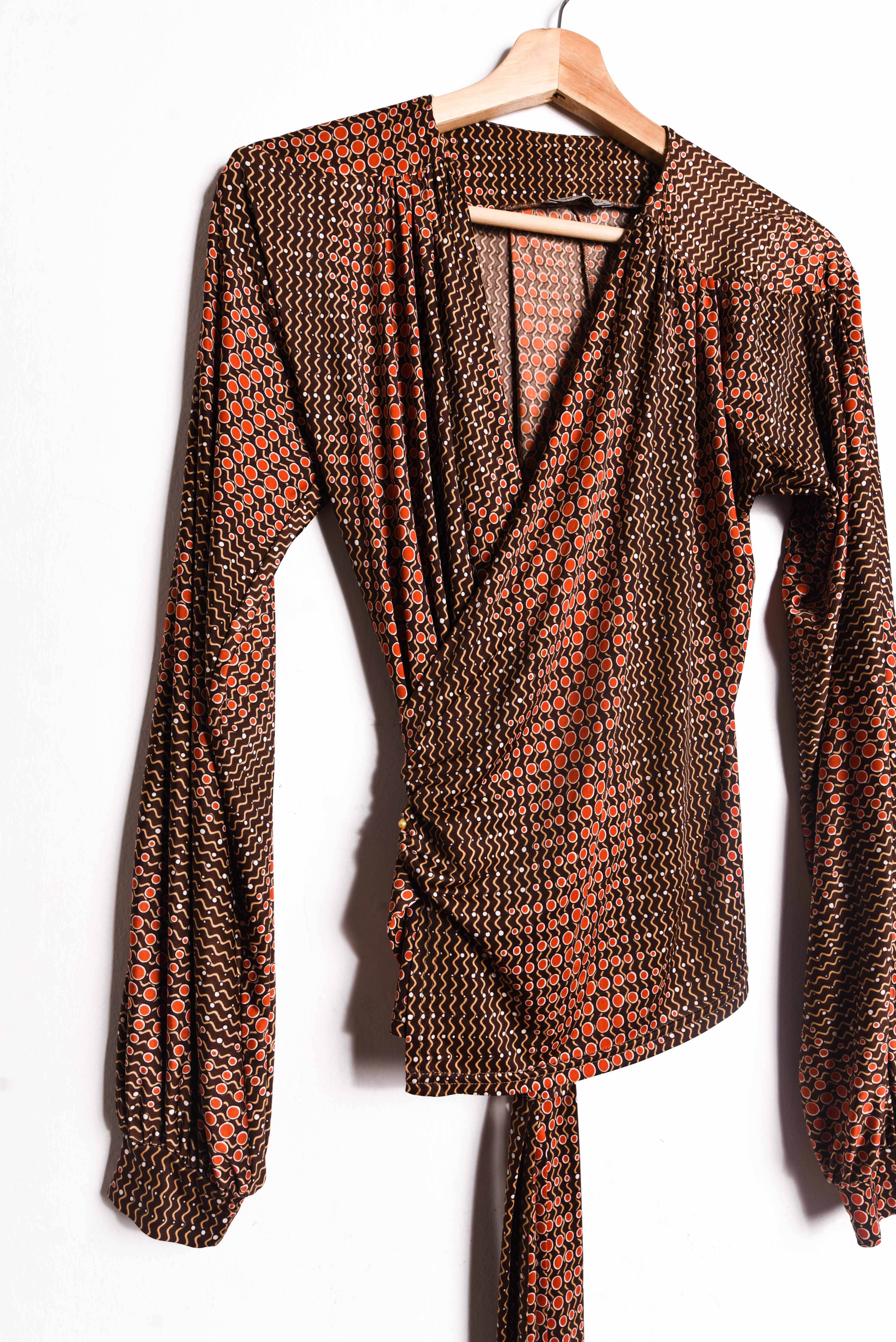 Blusa retro vibes cruzada