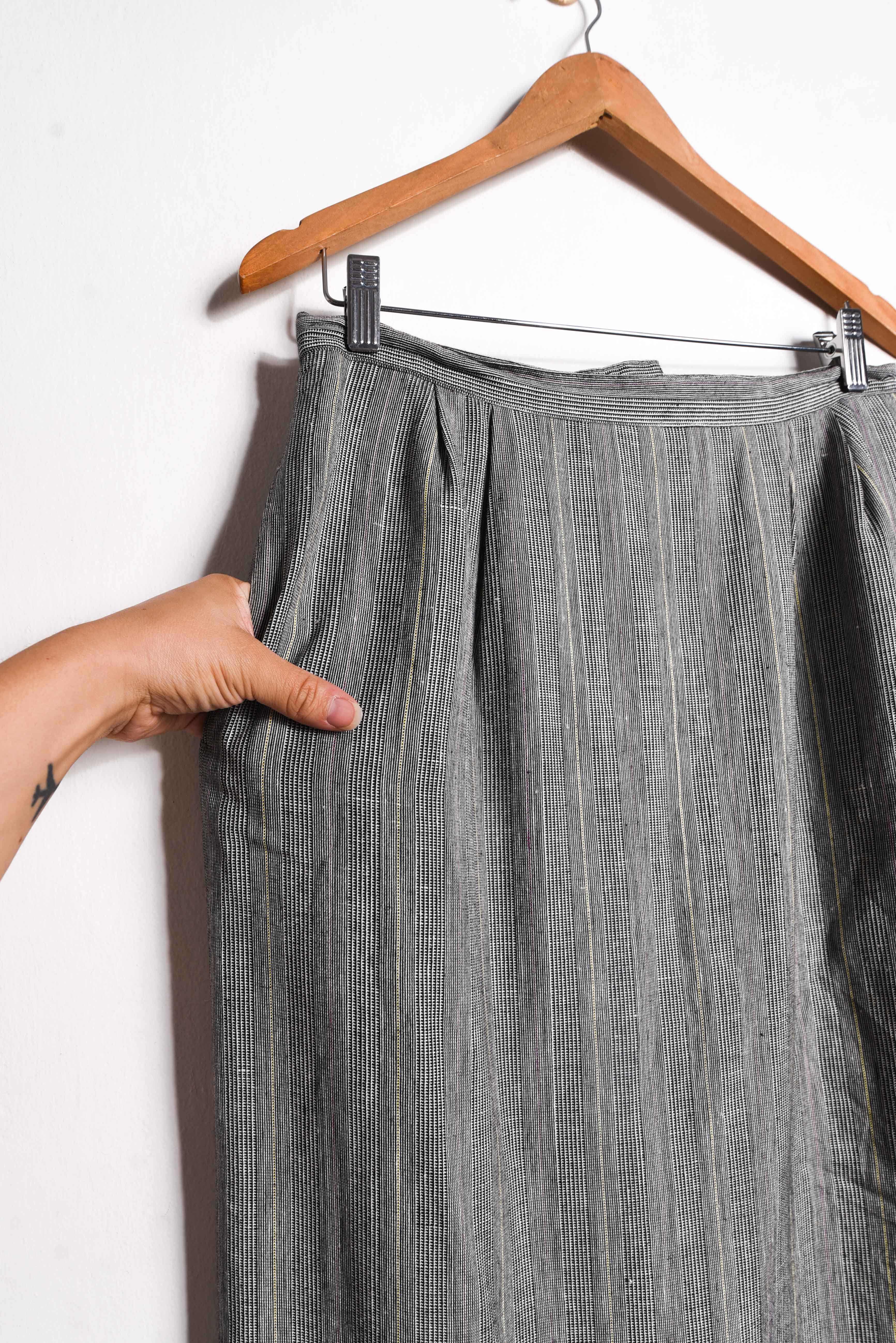 Falda gris rayada 80s