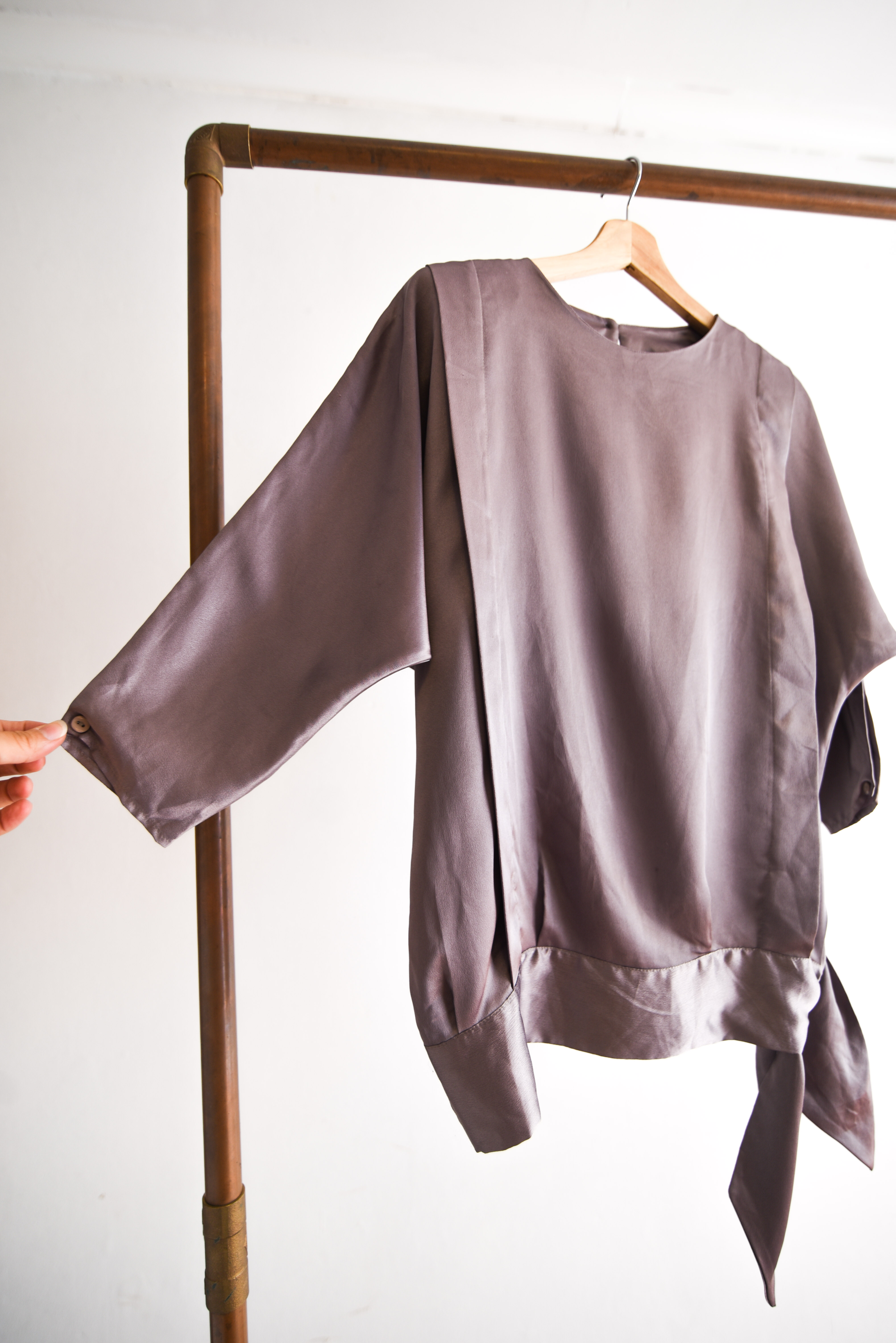 Blusa gris satín 80s