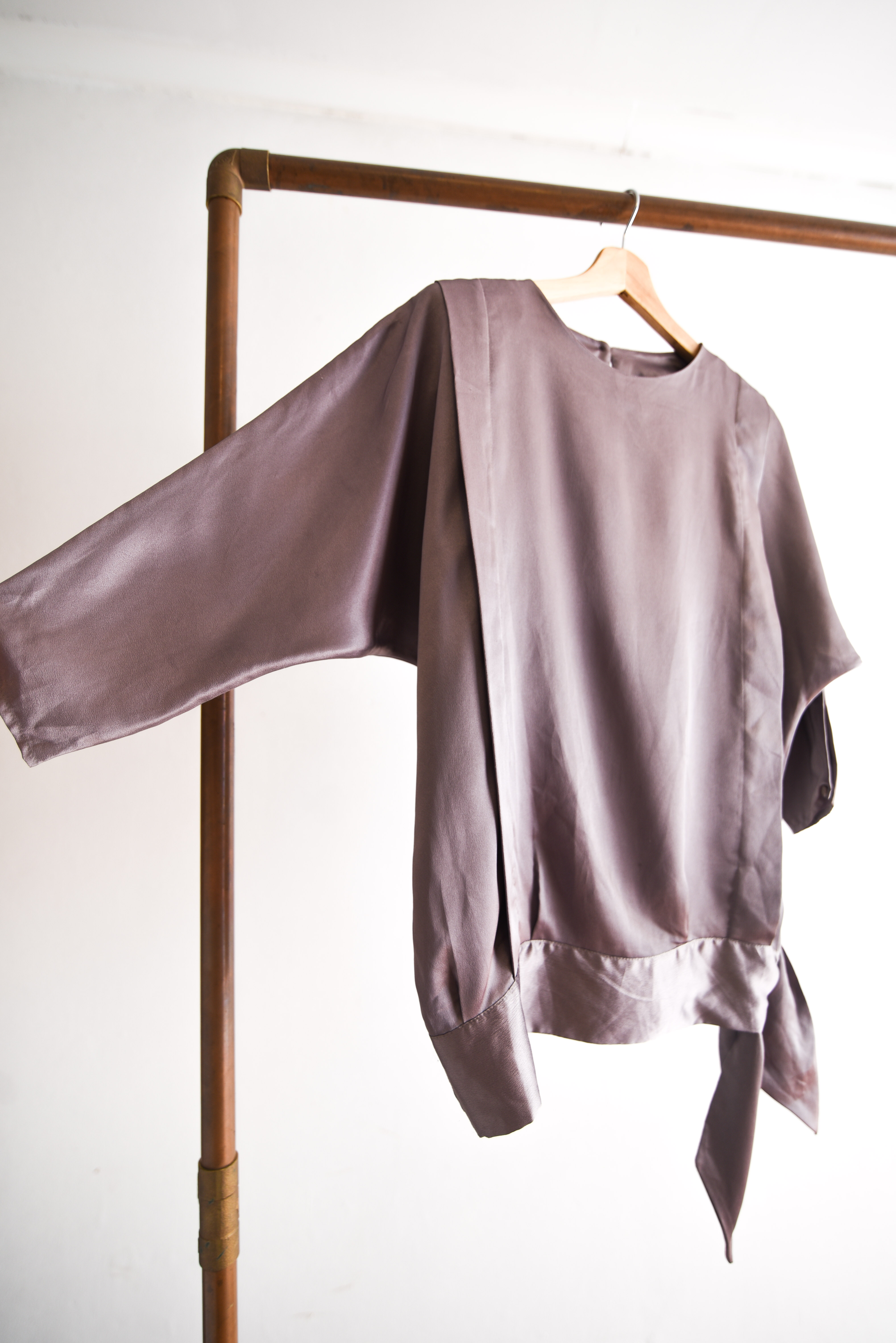 Blusa gris satín 80s