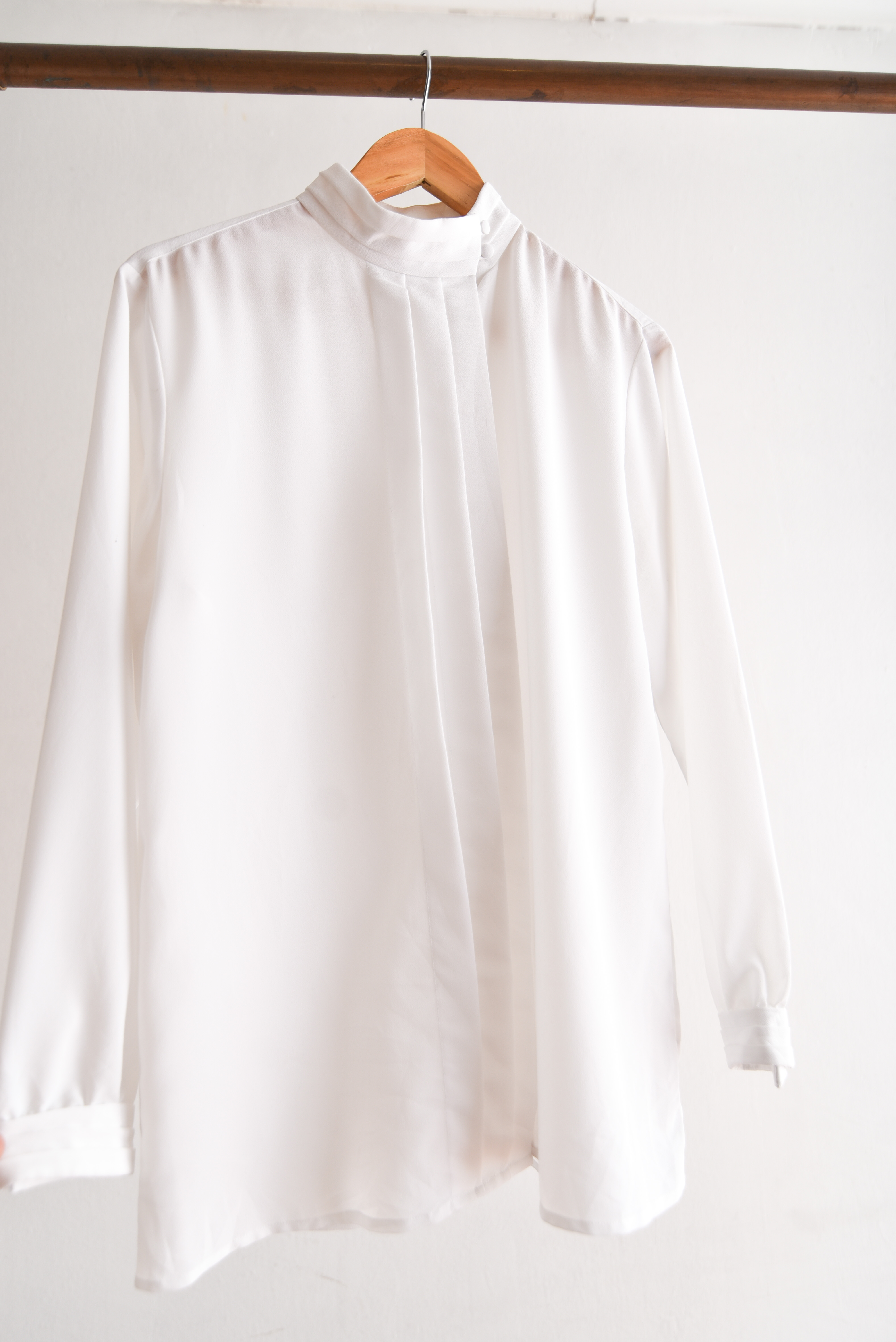 Blusa blanca plisada vintage