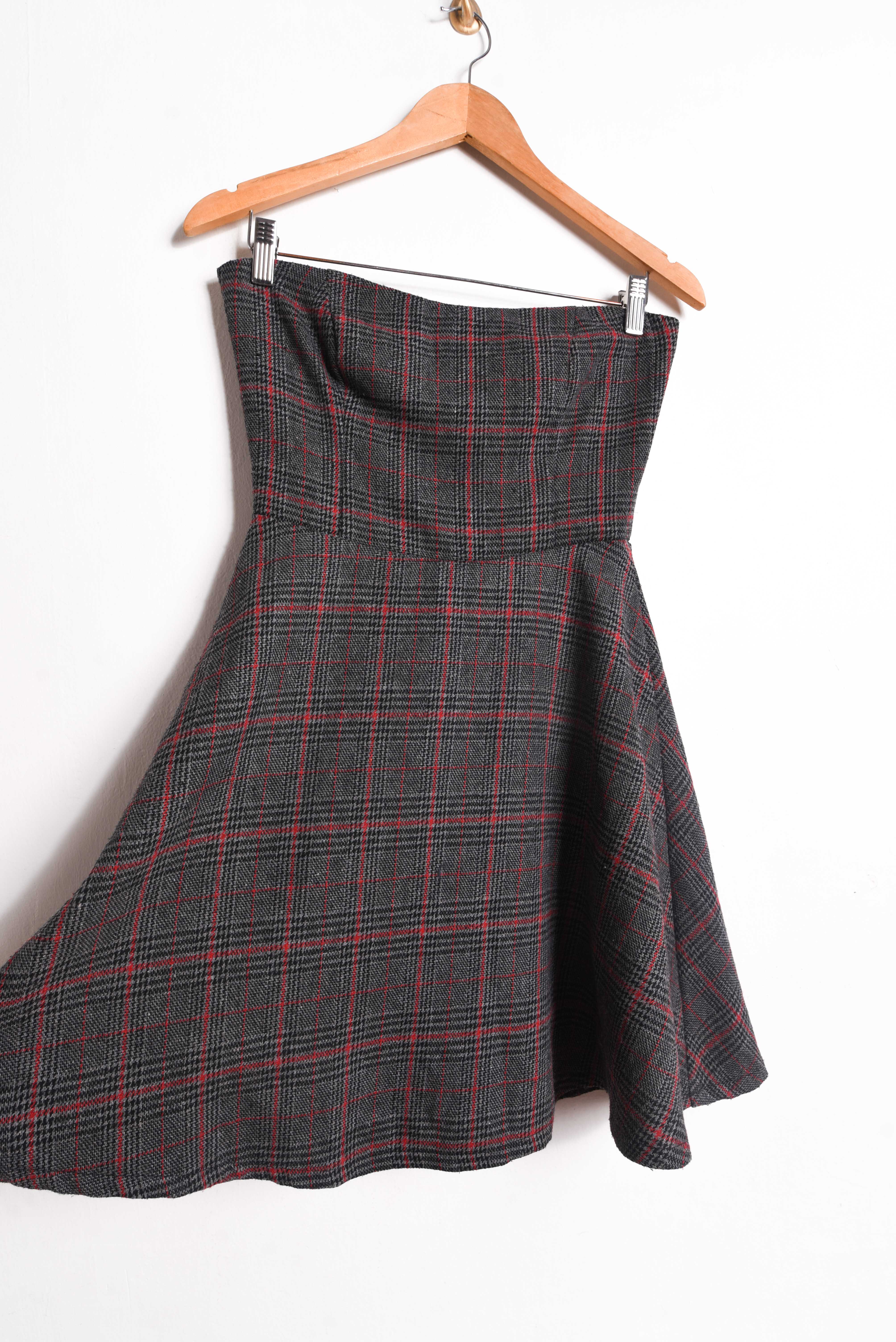 Vestido grafito strapless otoño