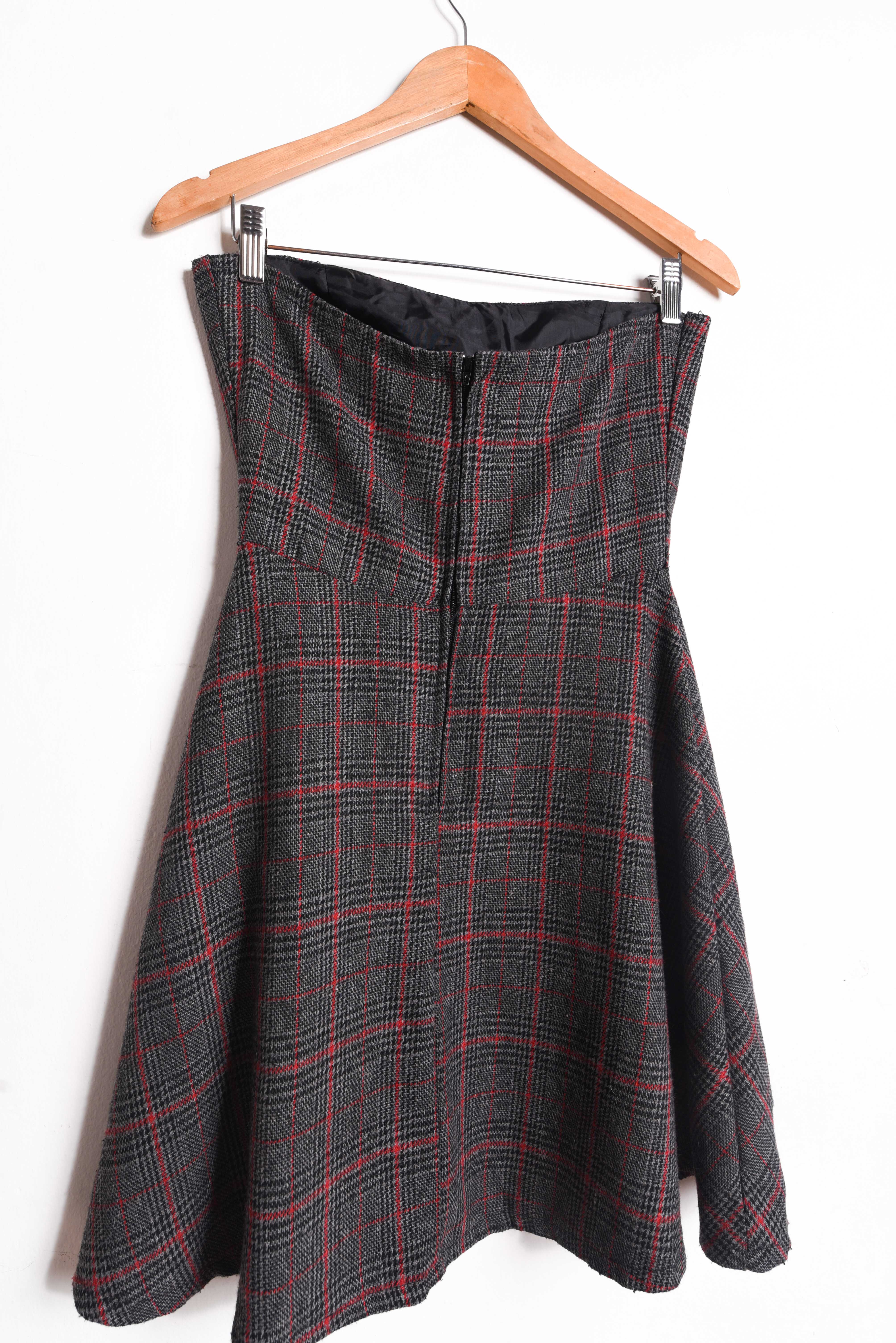 Vestido grafito strapless otoño