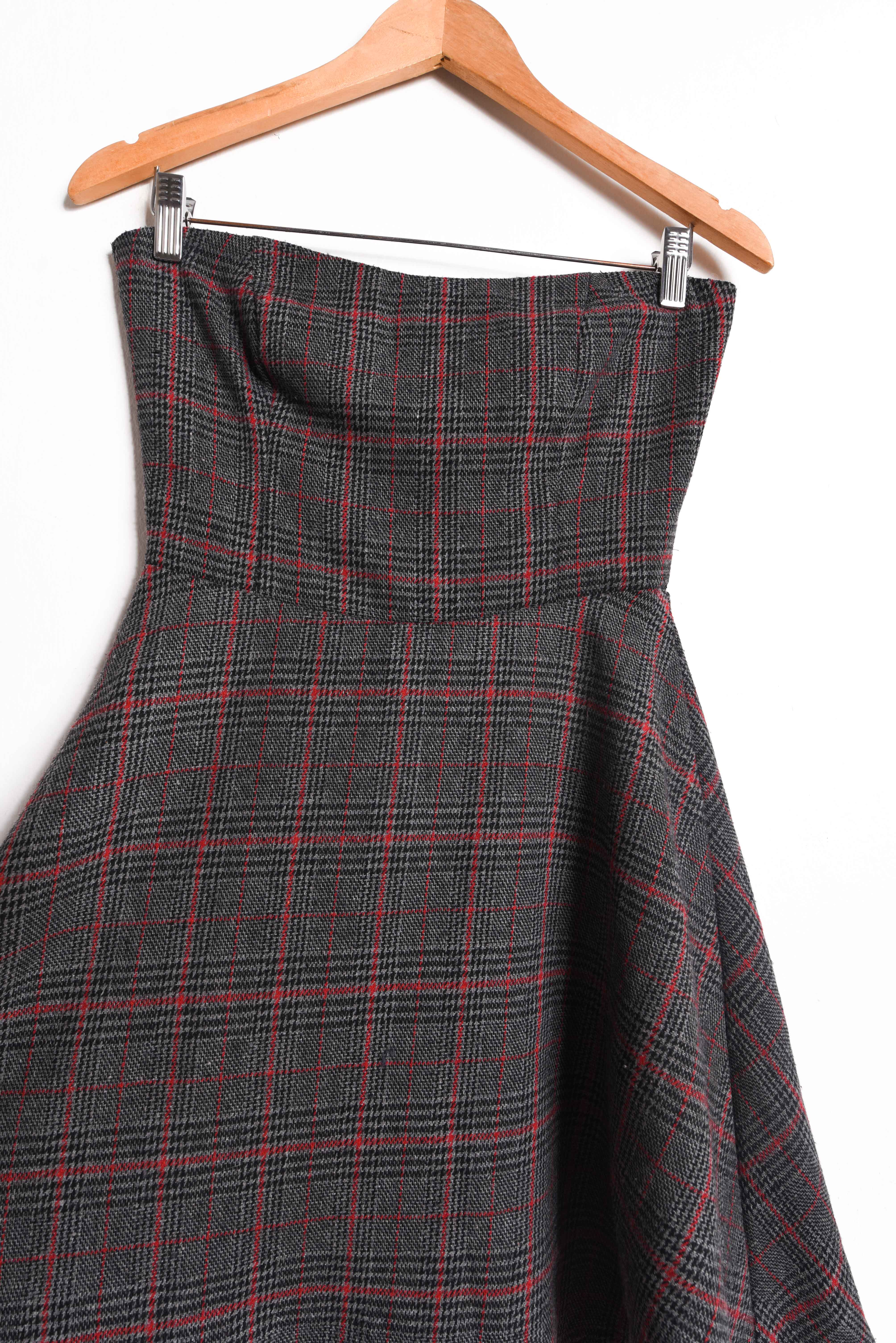 Vestido grafito strapless otoño