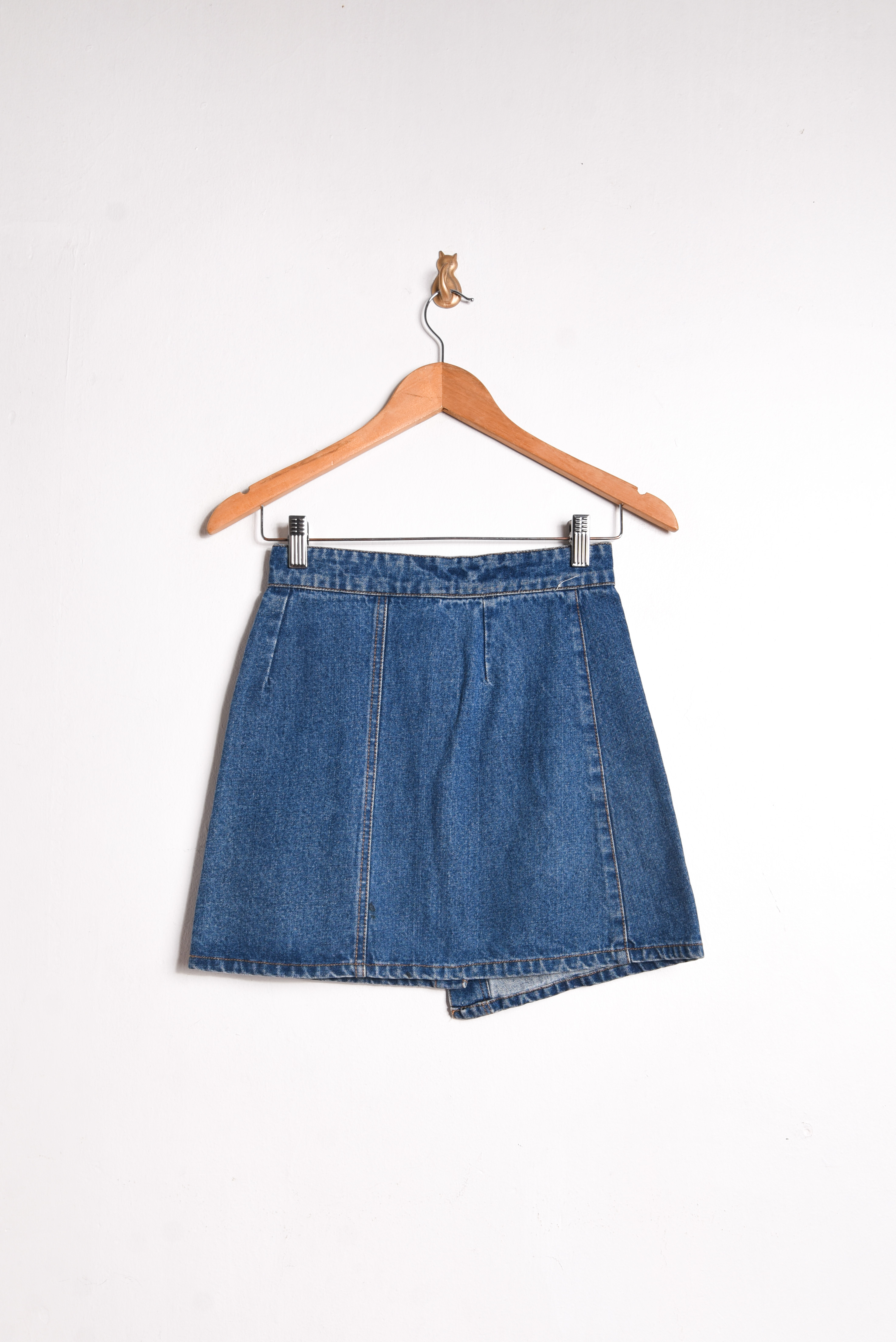 Falda denim botones asimétrica
