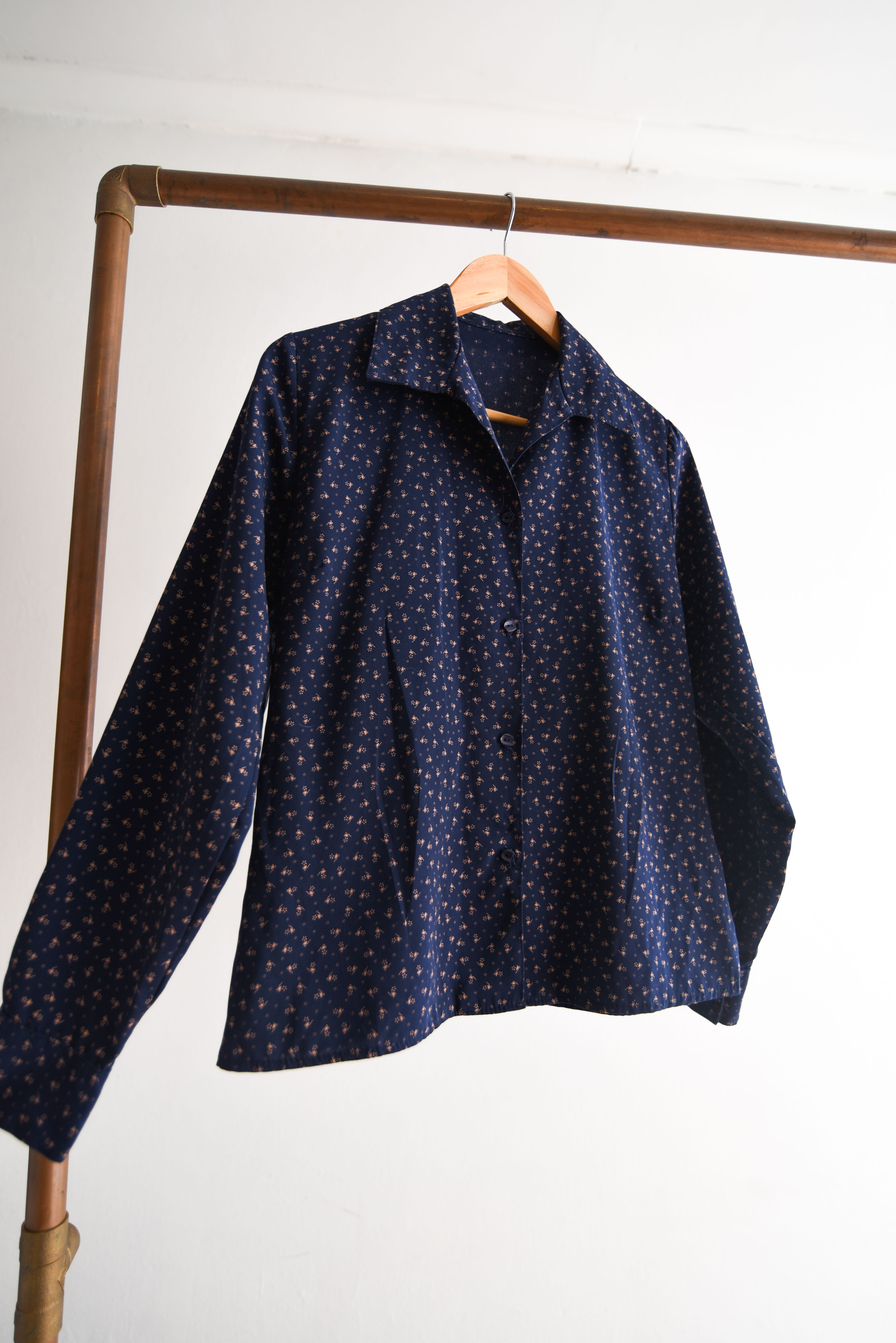 Blusa azul navy florecitas