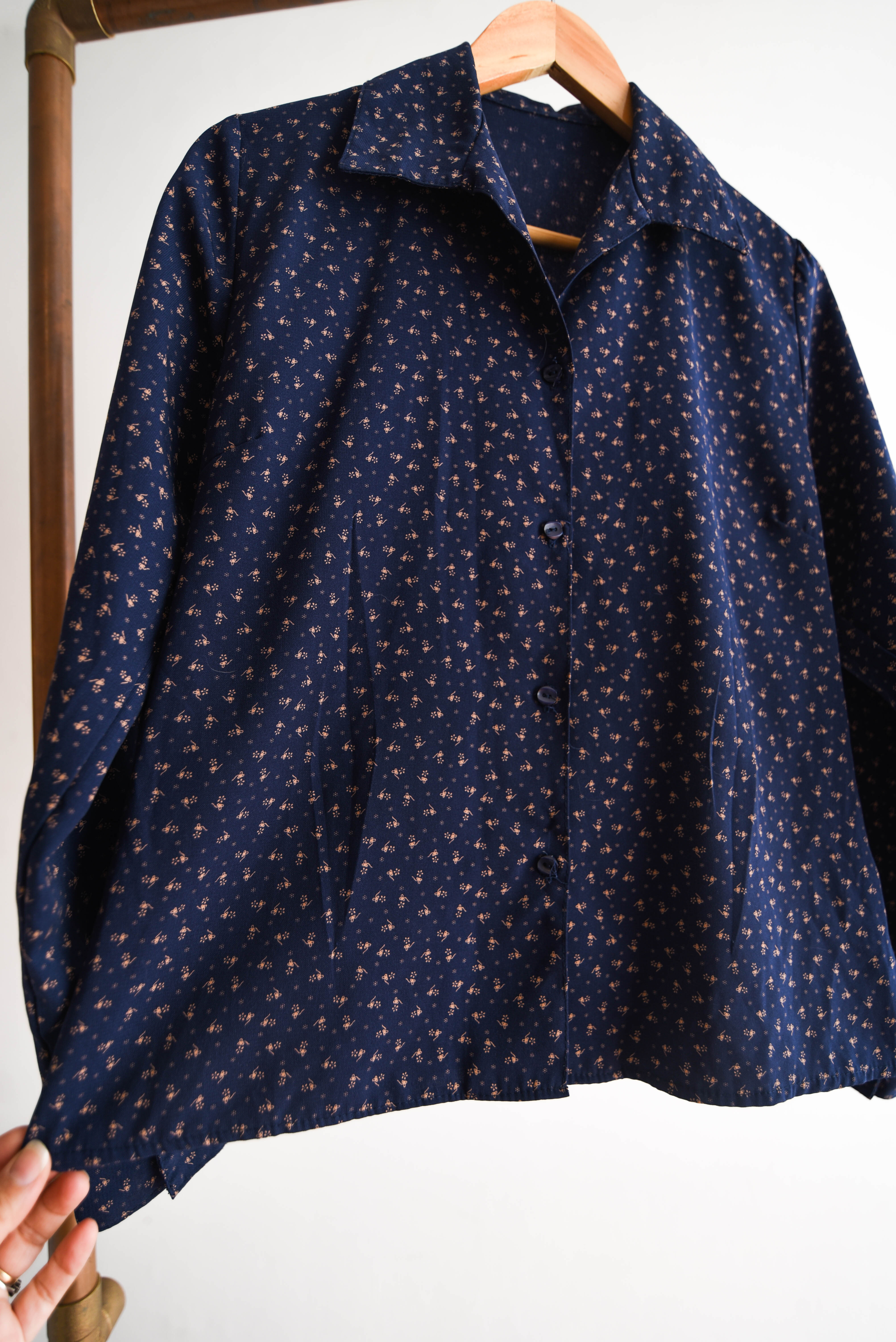 Blusa azul navy florecitas