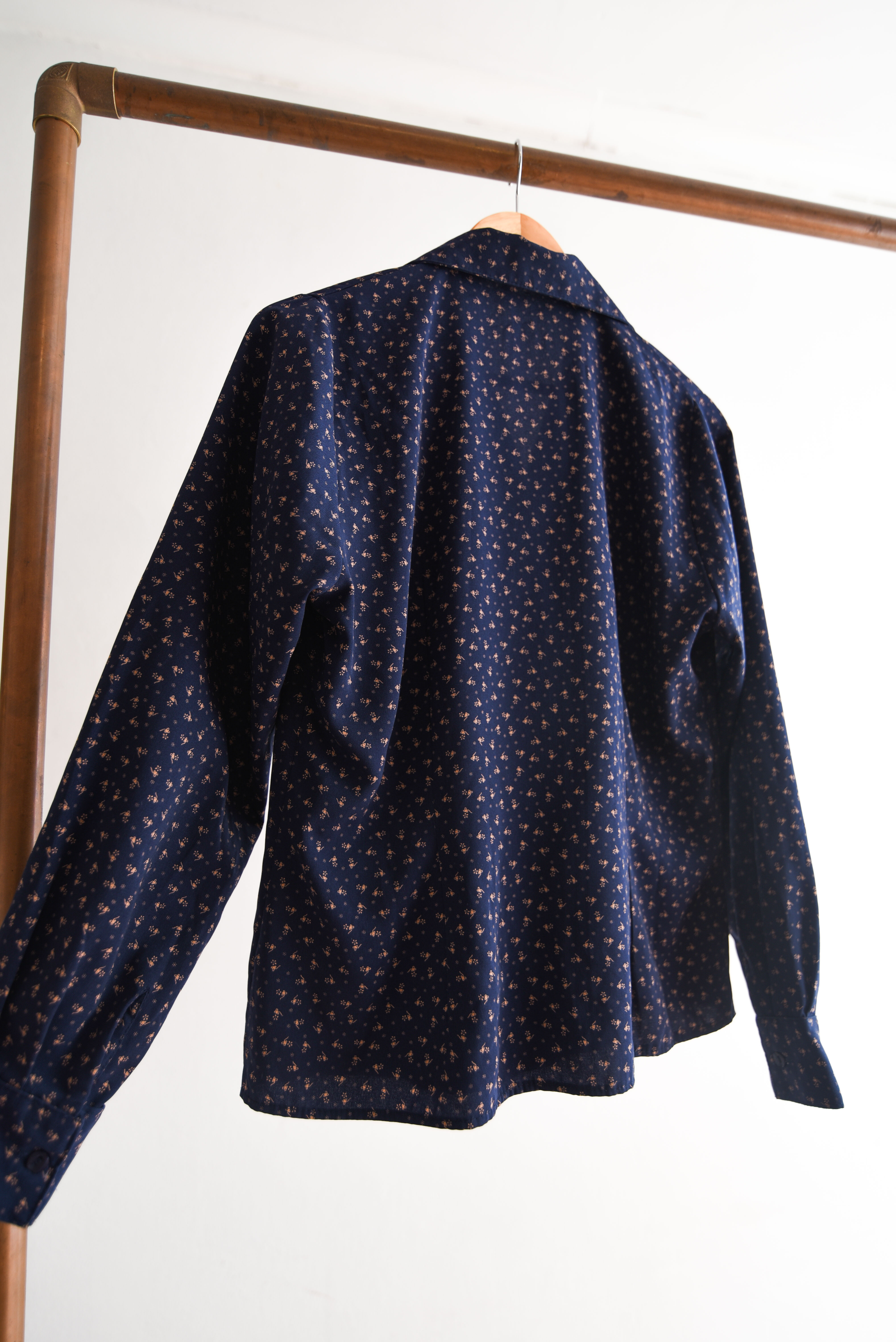 Blusa azul navy florecitas