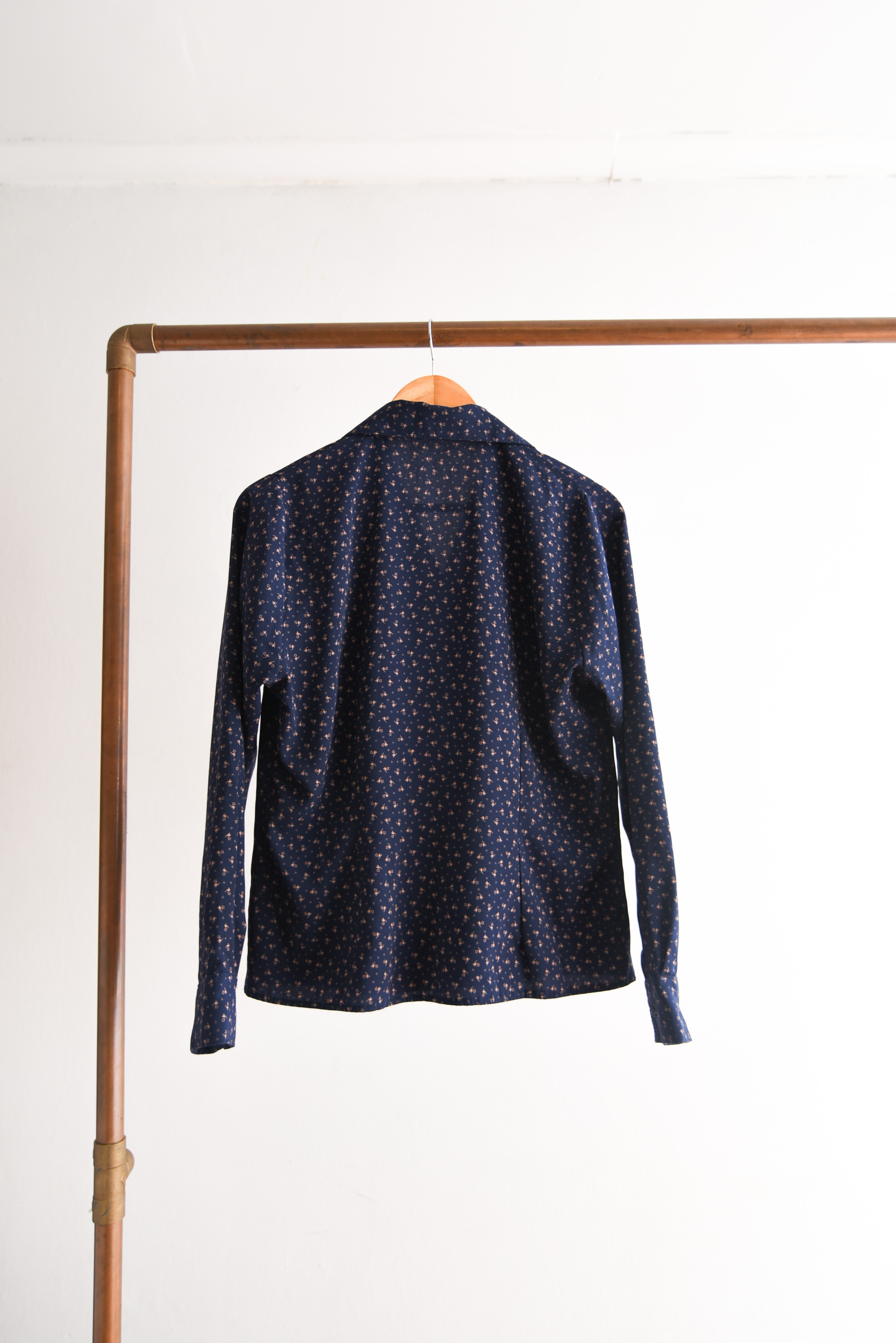 Blusa azul navy florecitas