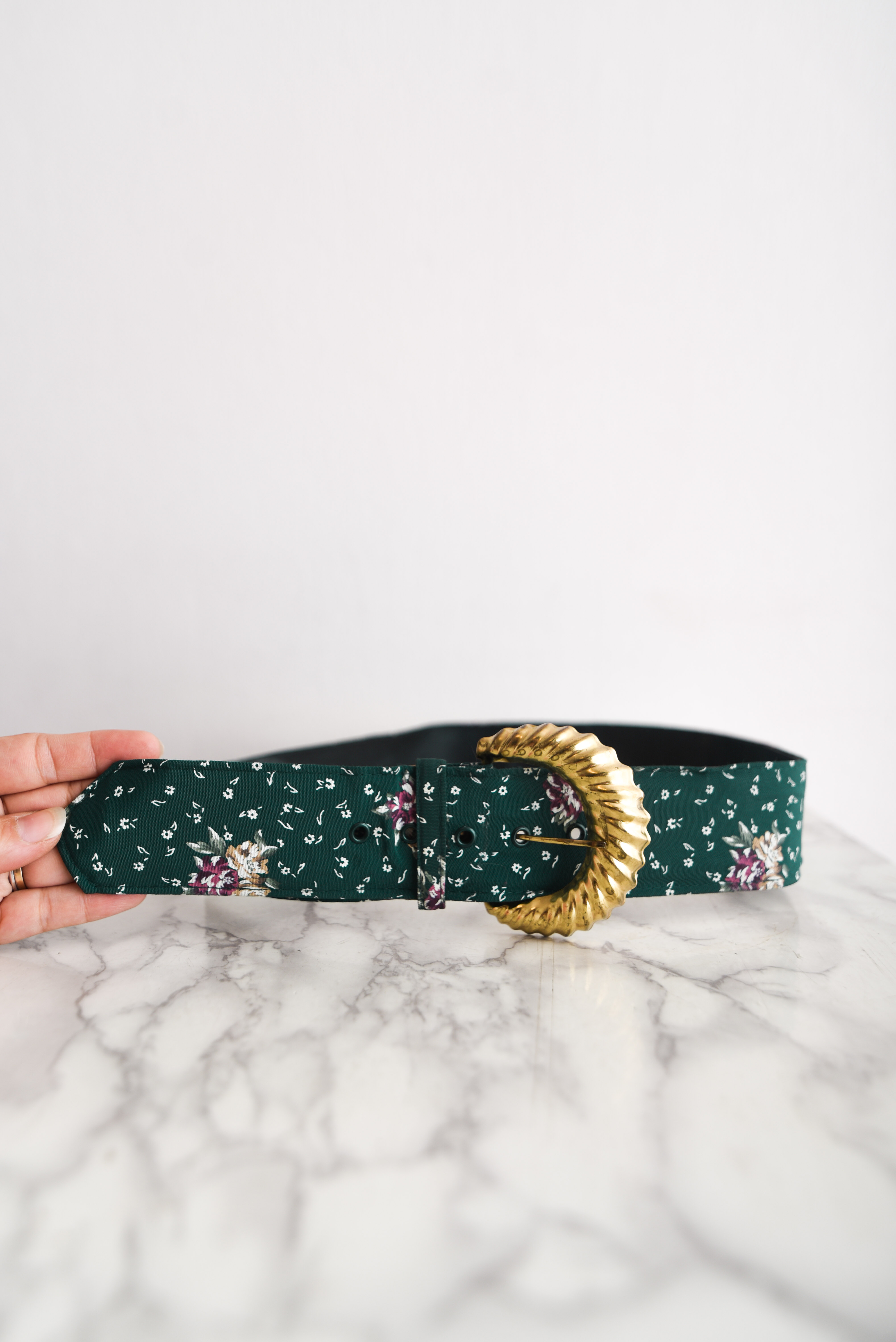 Cinturón floral verde vintage
