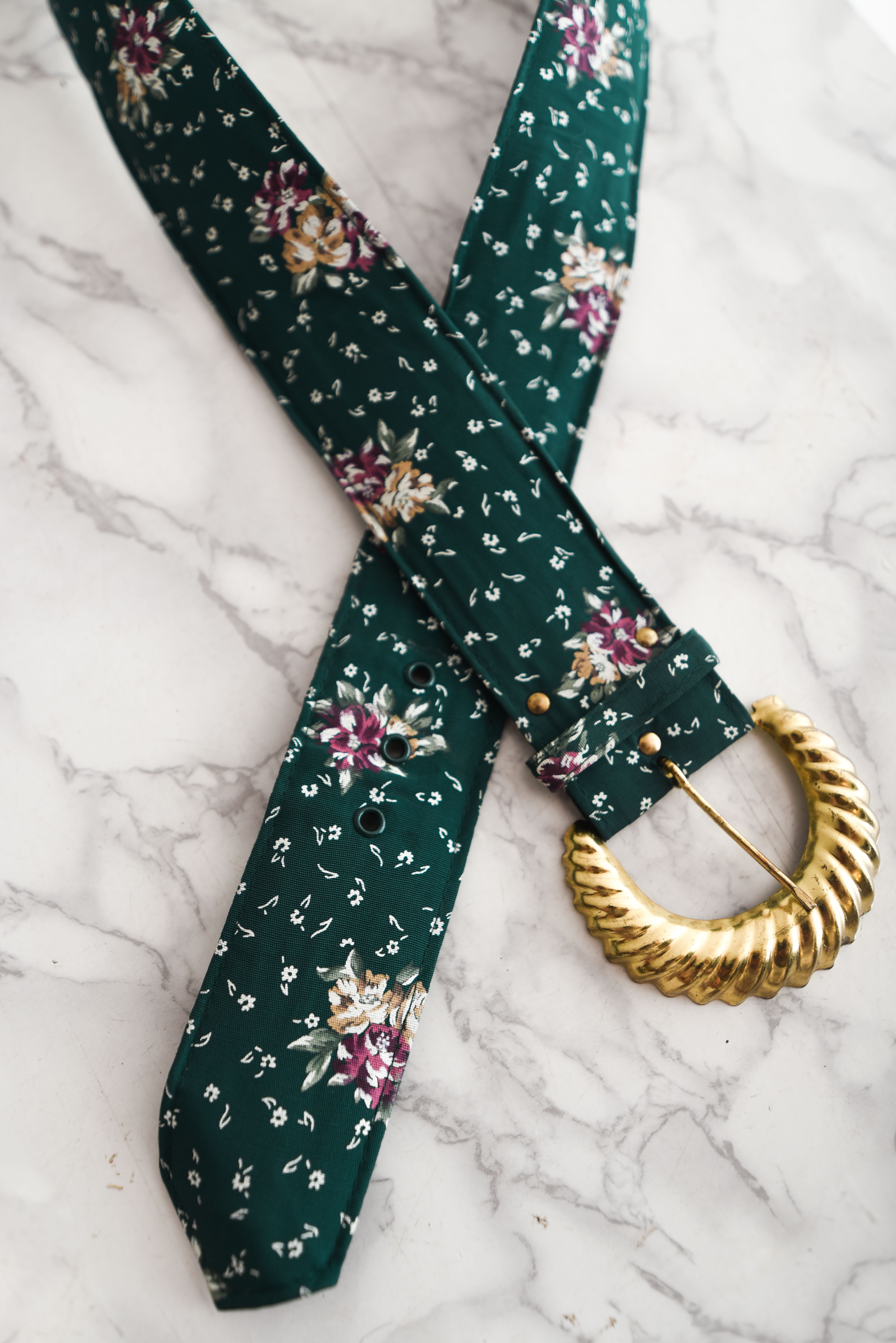 Cinturón floral verde vintage