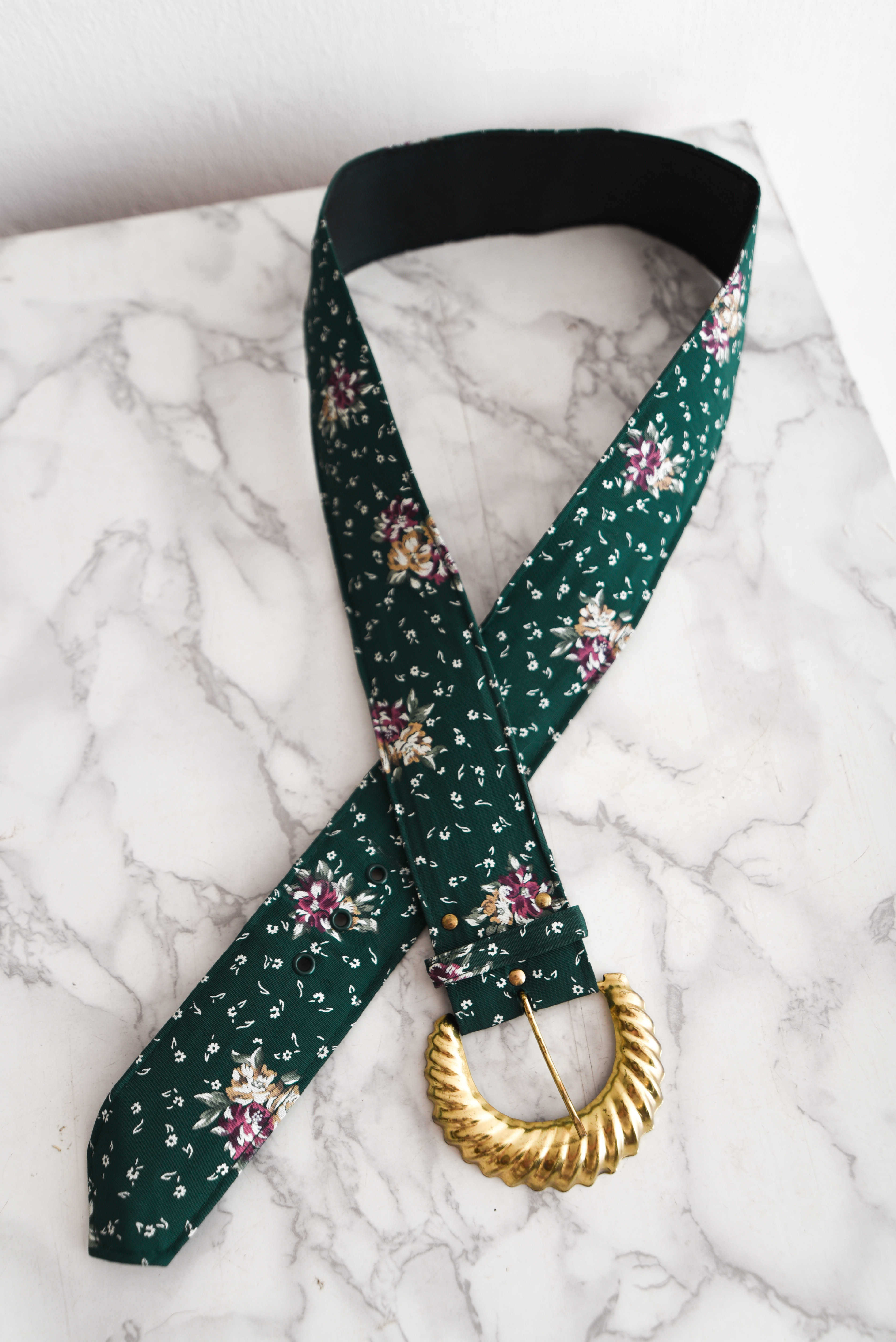 Cinturón floral verde vintage