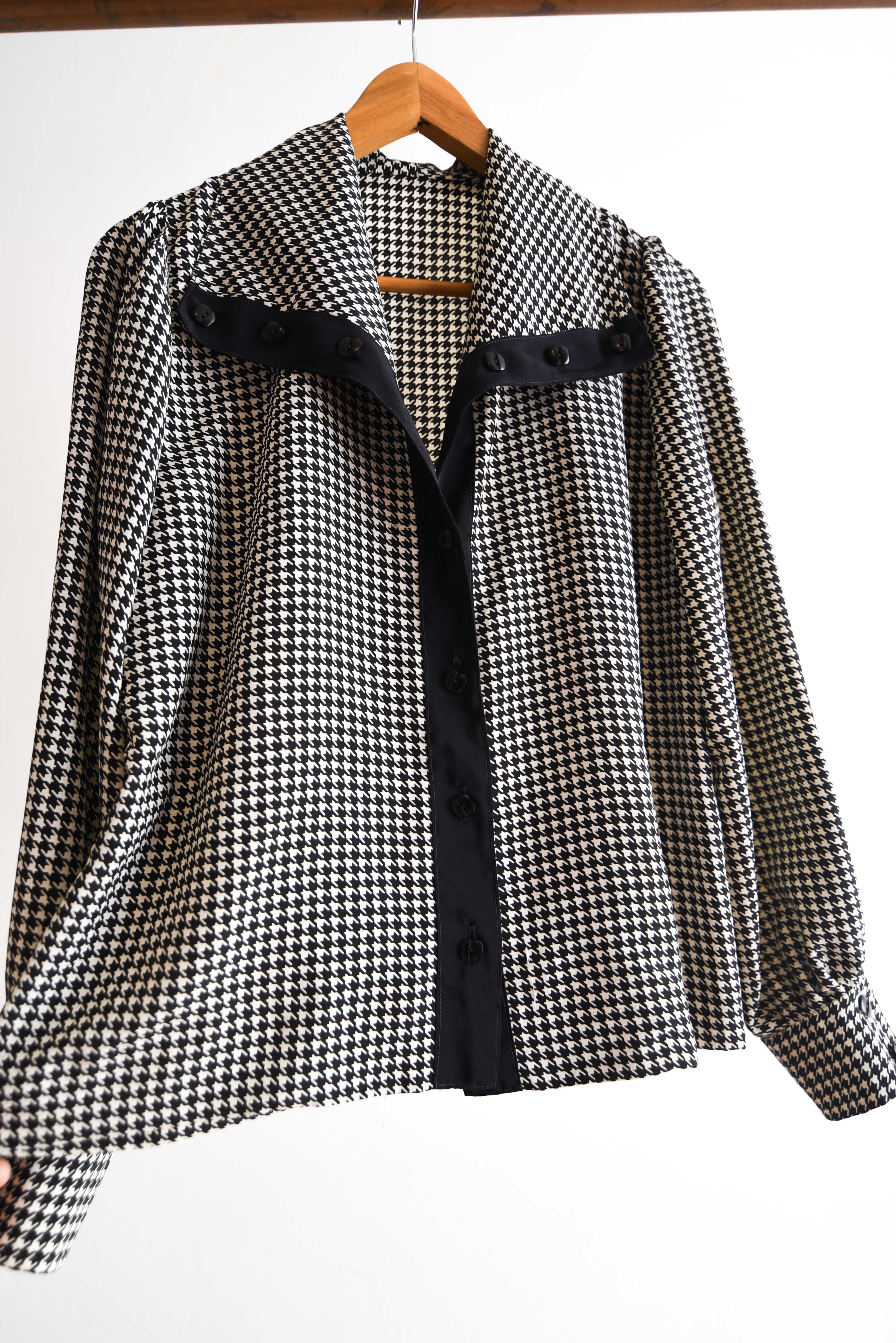 Blusa vintage pata de gallo b&w