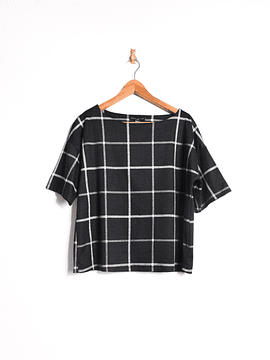 Polera negra grilla 