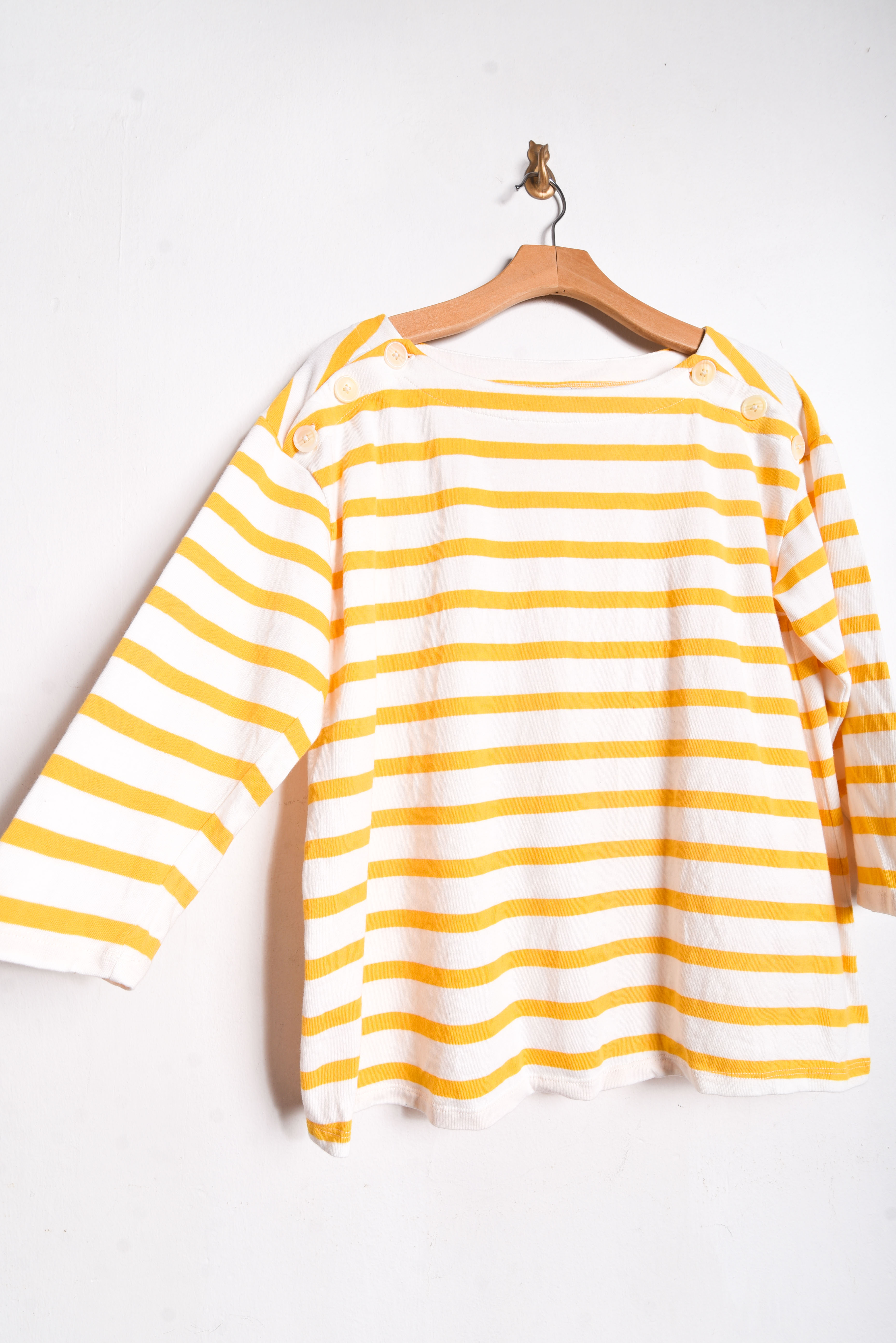 Polerón blanco y amarillo rayas