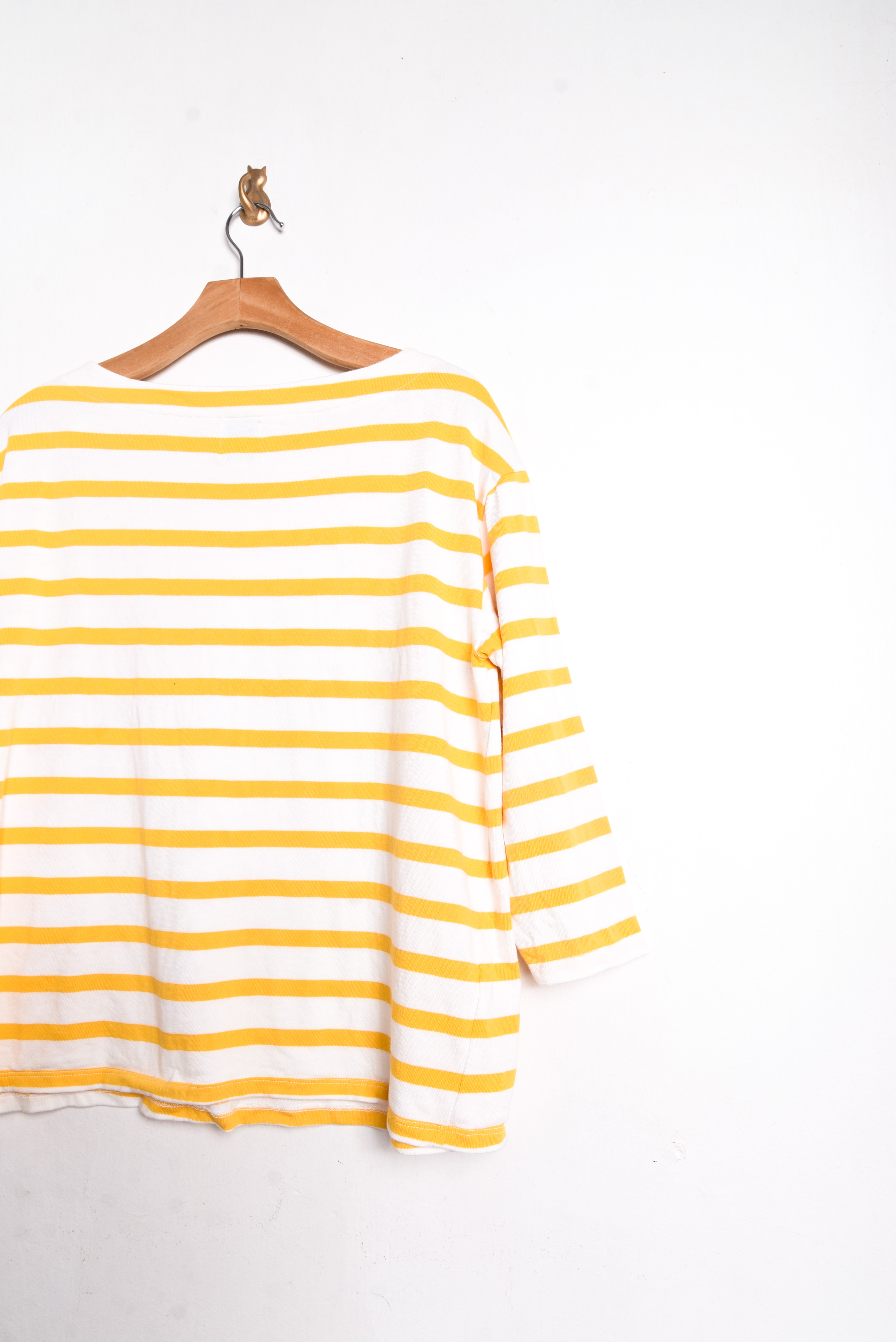 Polerón blanco y amarillo rayas