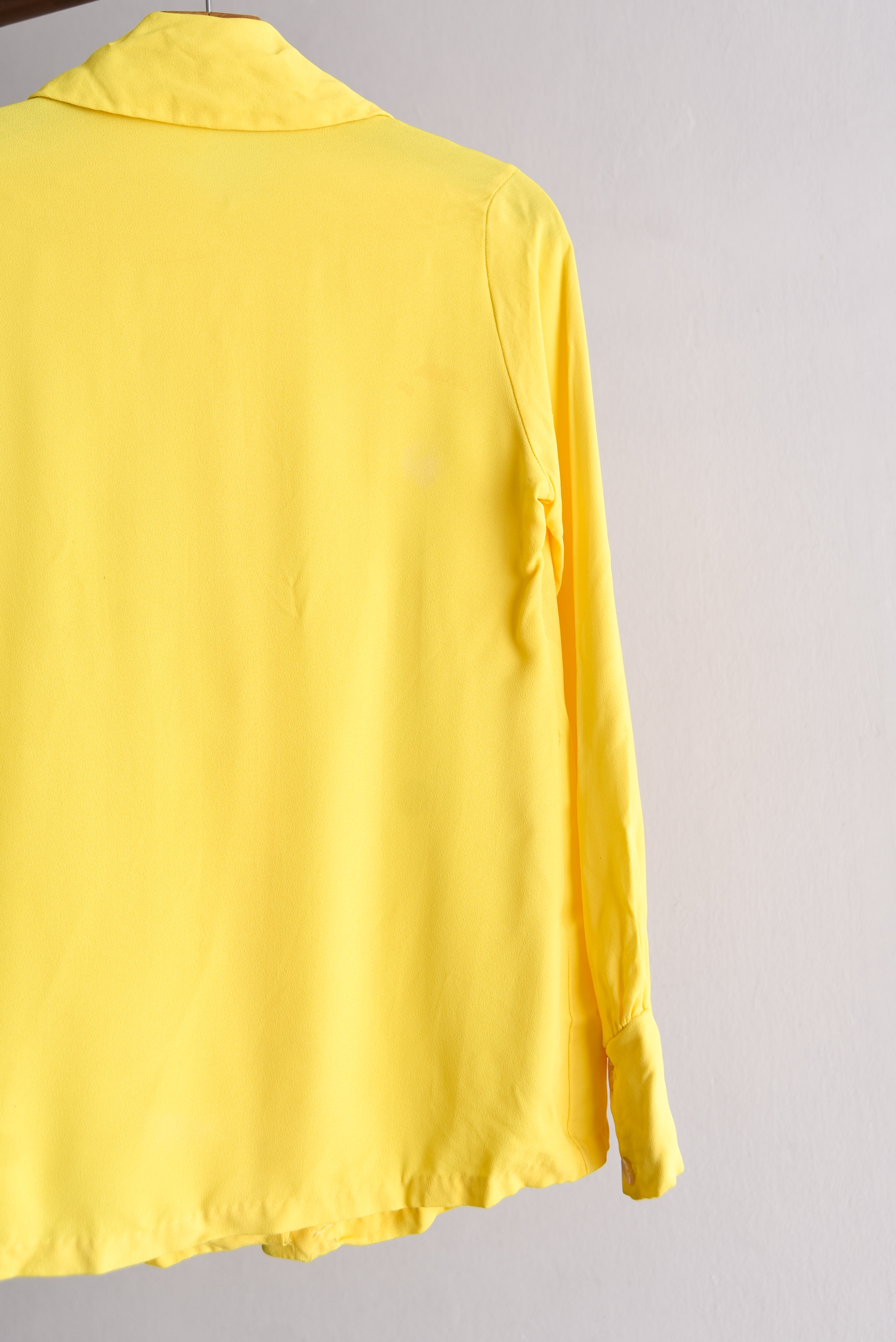 Blusa power yellow 70s