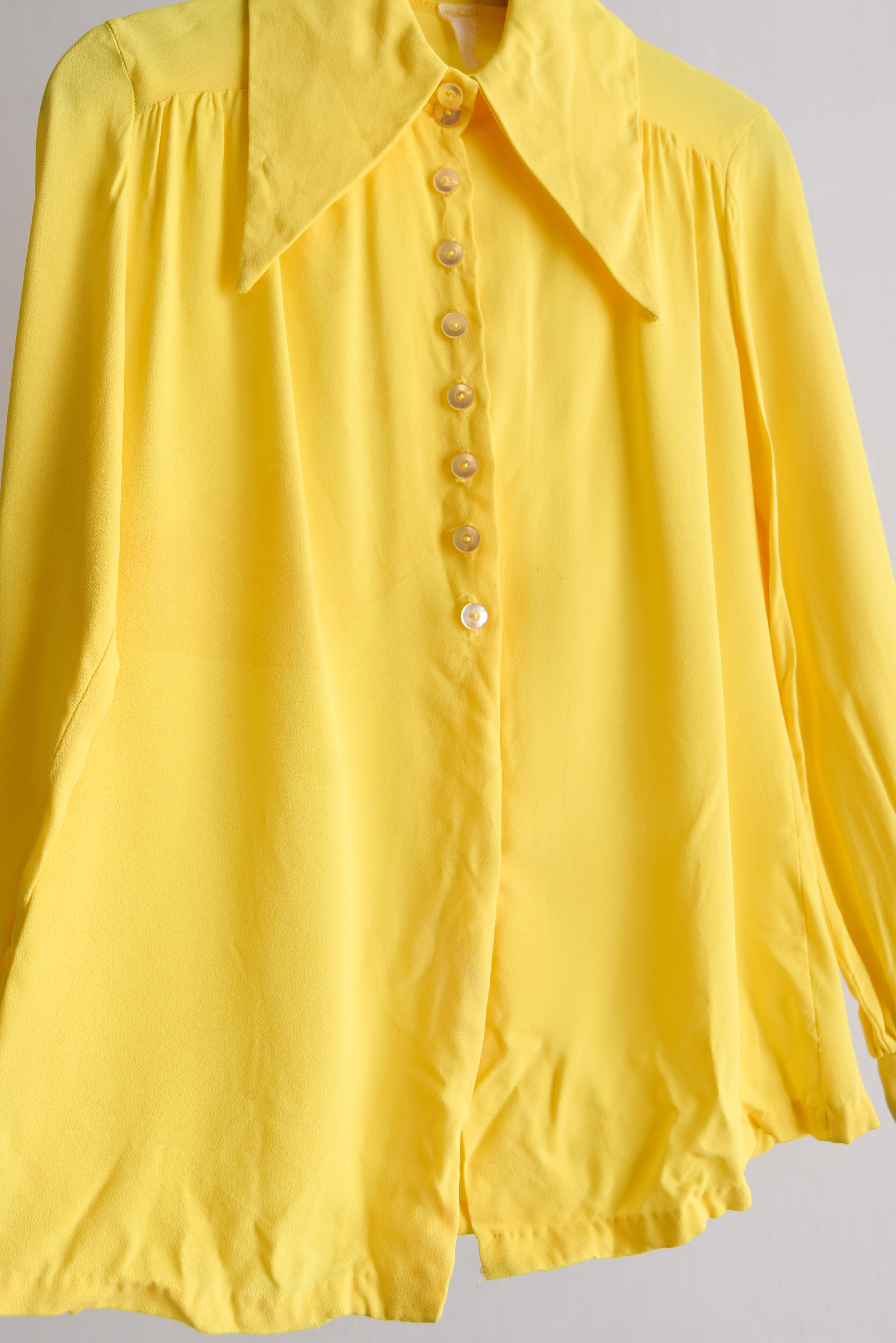 Blusa power yellow 70s