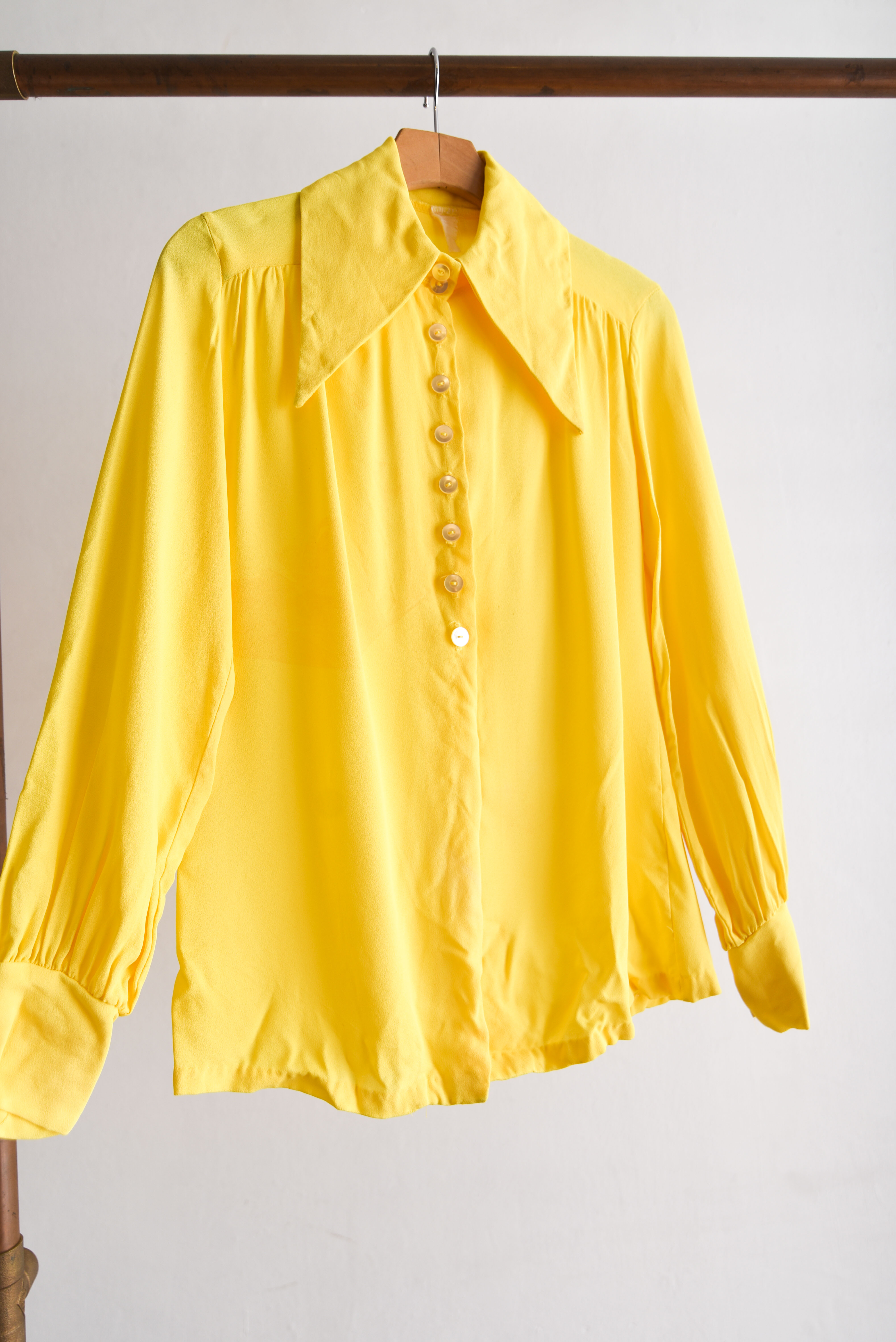 Blusa power yellow 70s