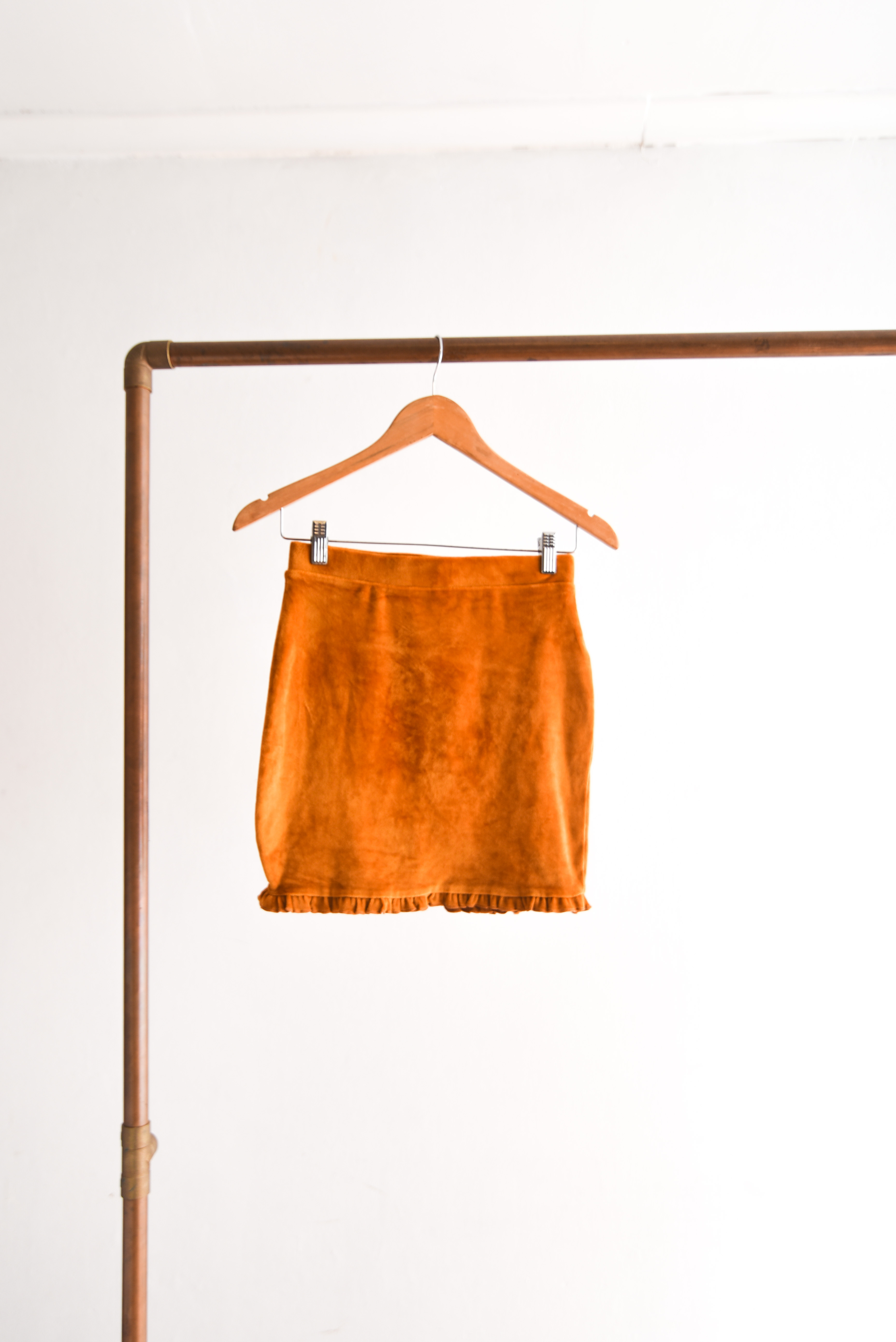 Falda bodycon mostaza plush