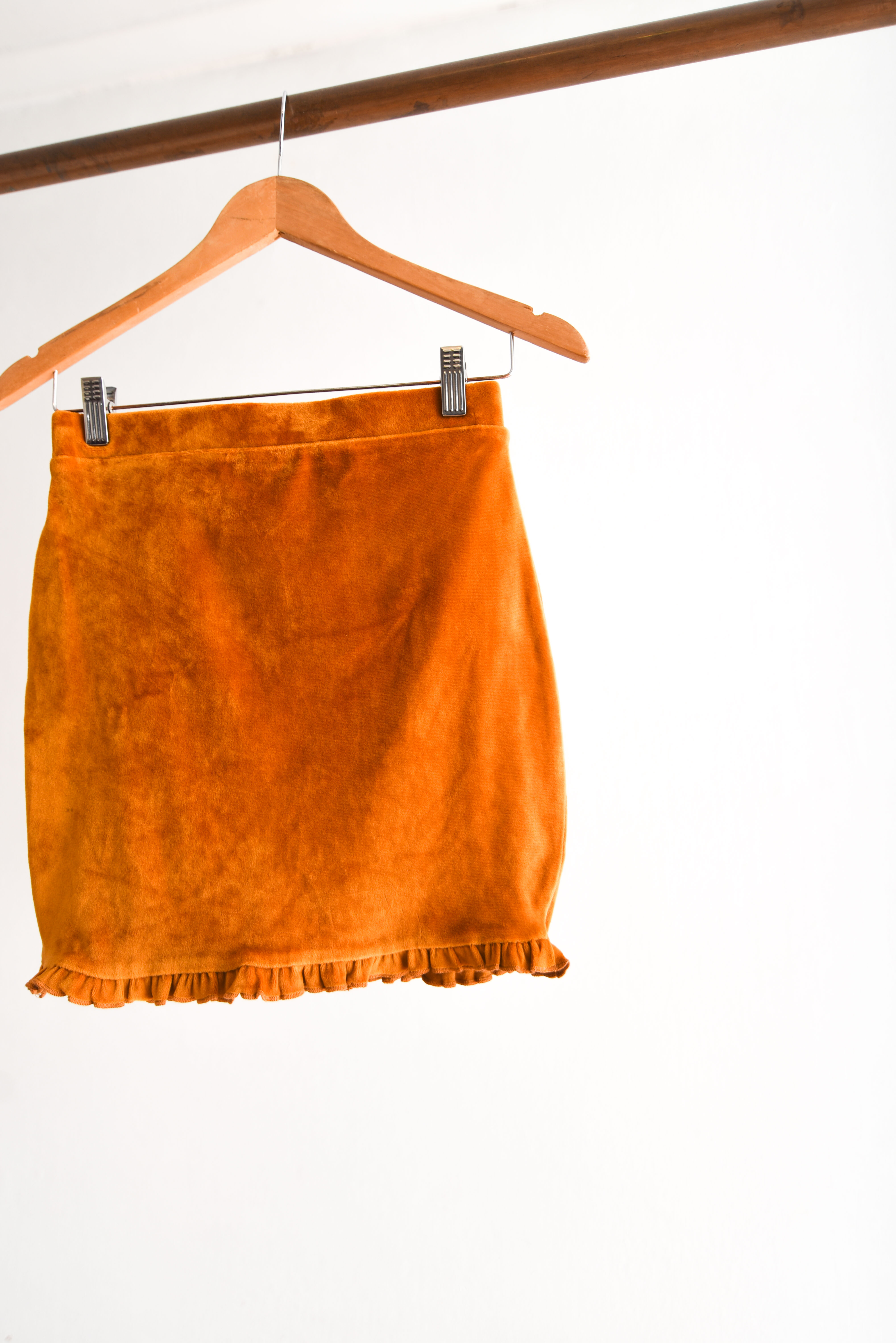 Falda bodycon mostaza plush