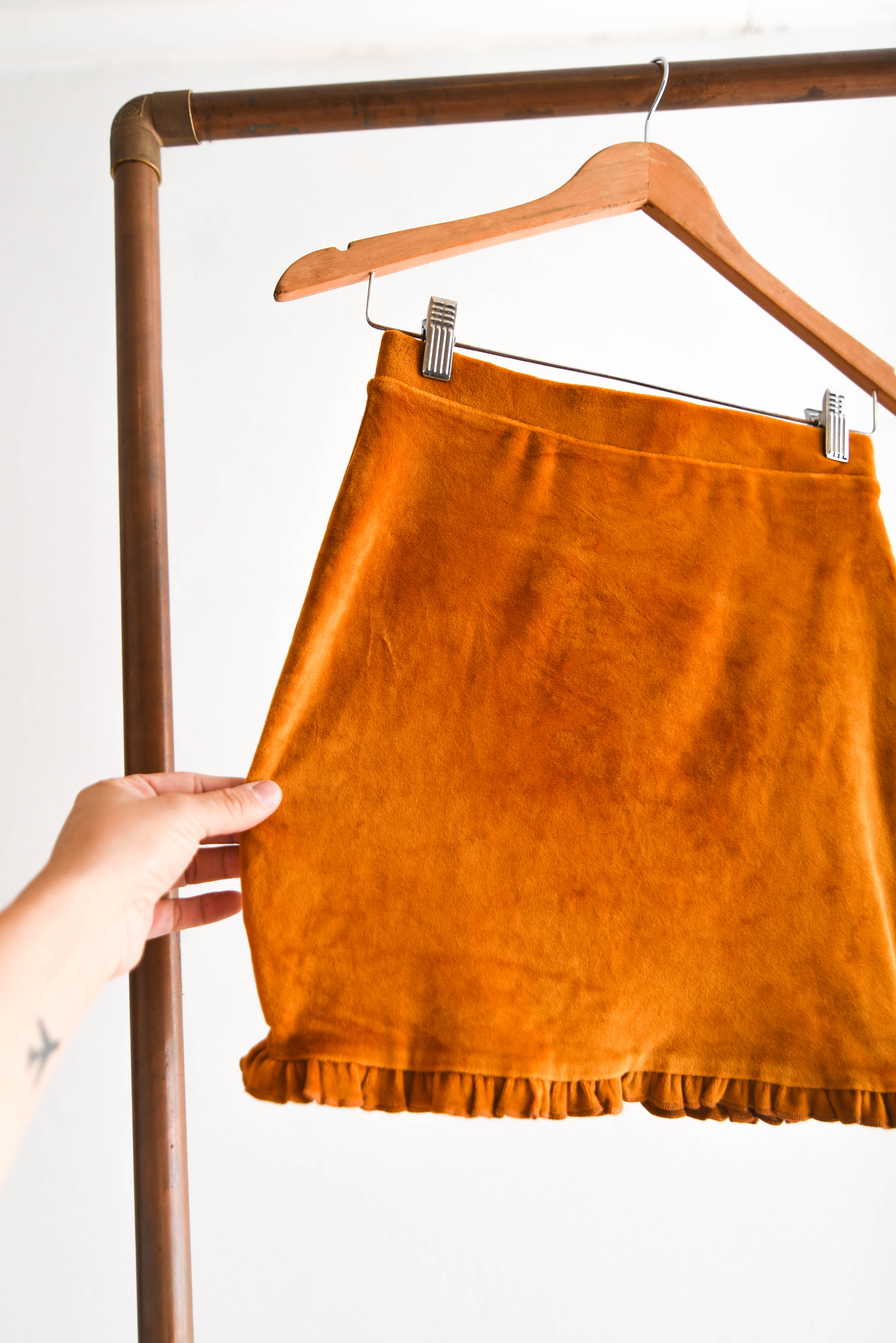 Falda bodycon mostaza plush