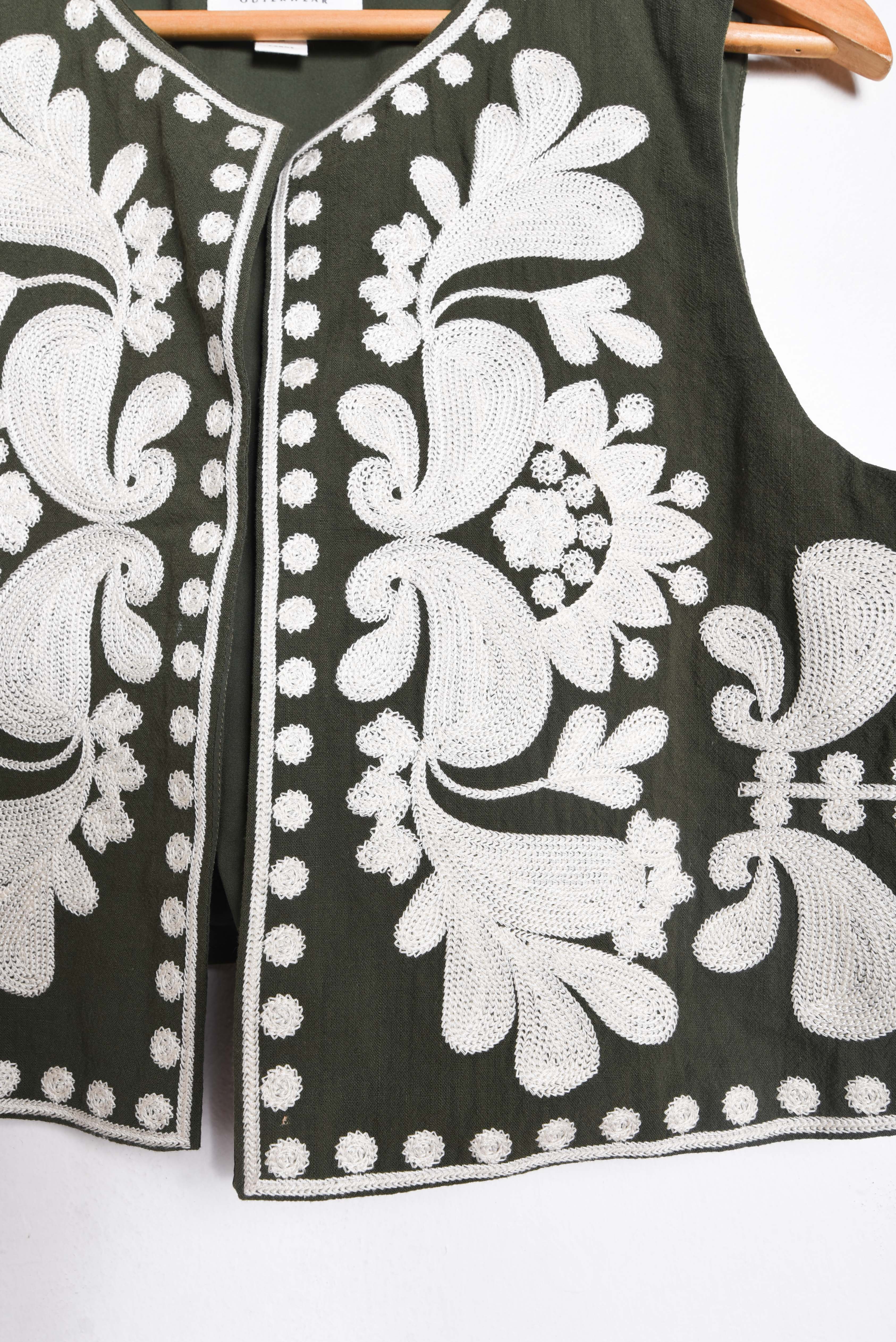 Gillet verde oliva bordado