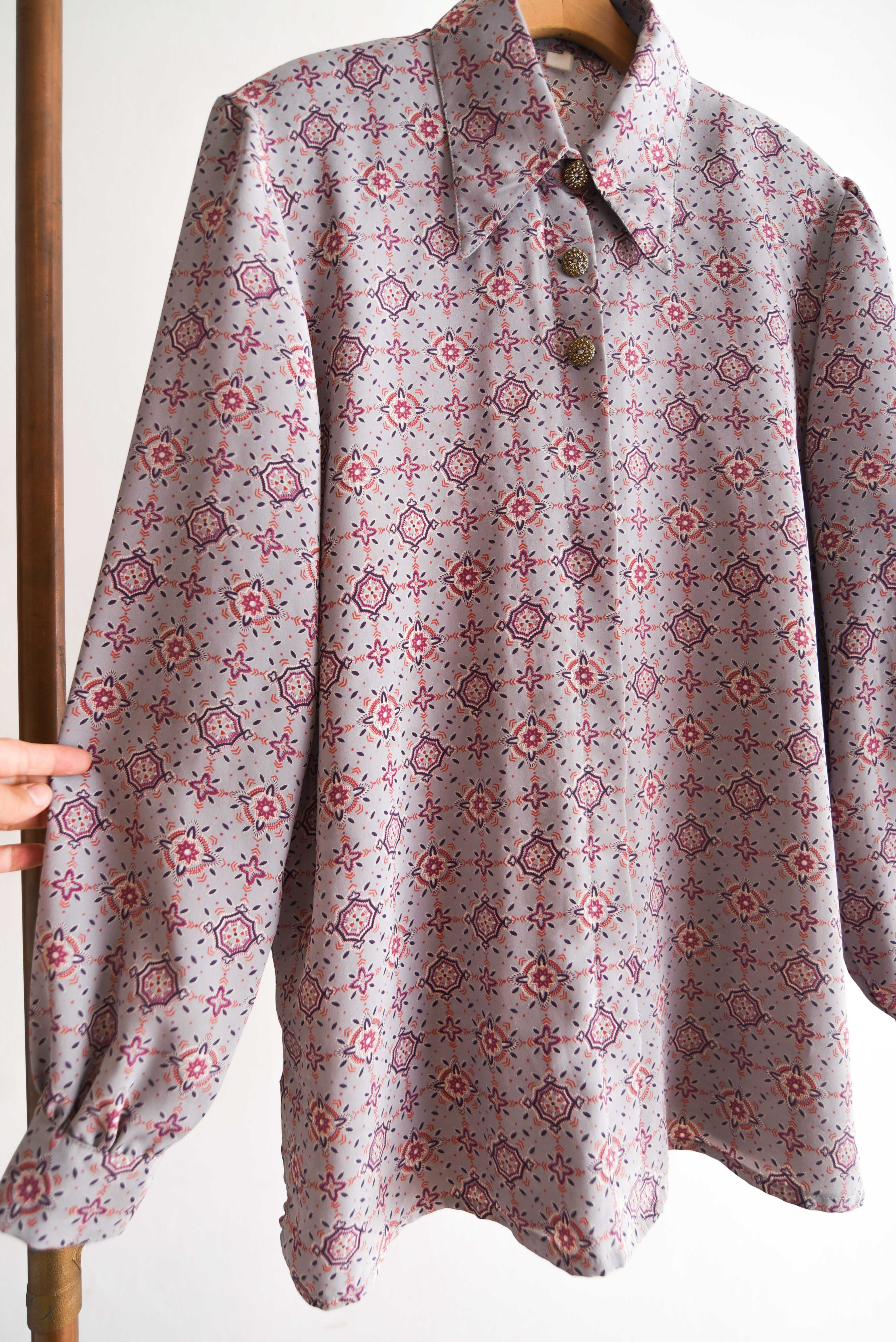 Blusón gris rombos 70s