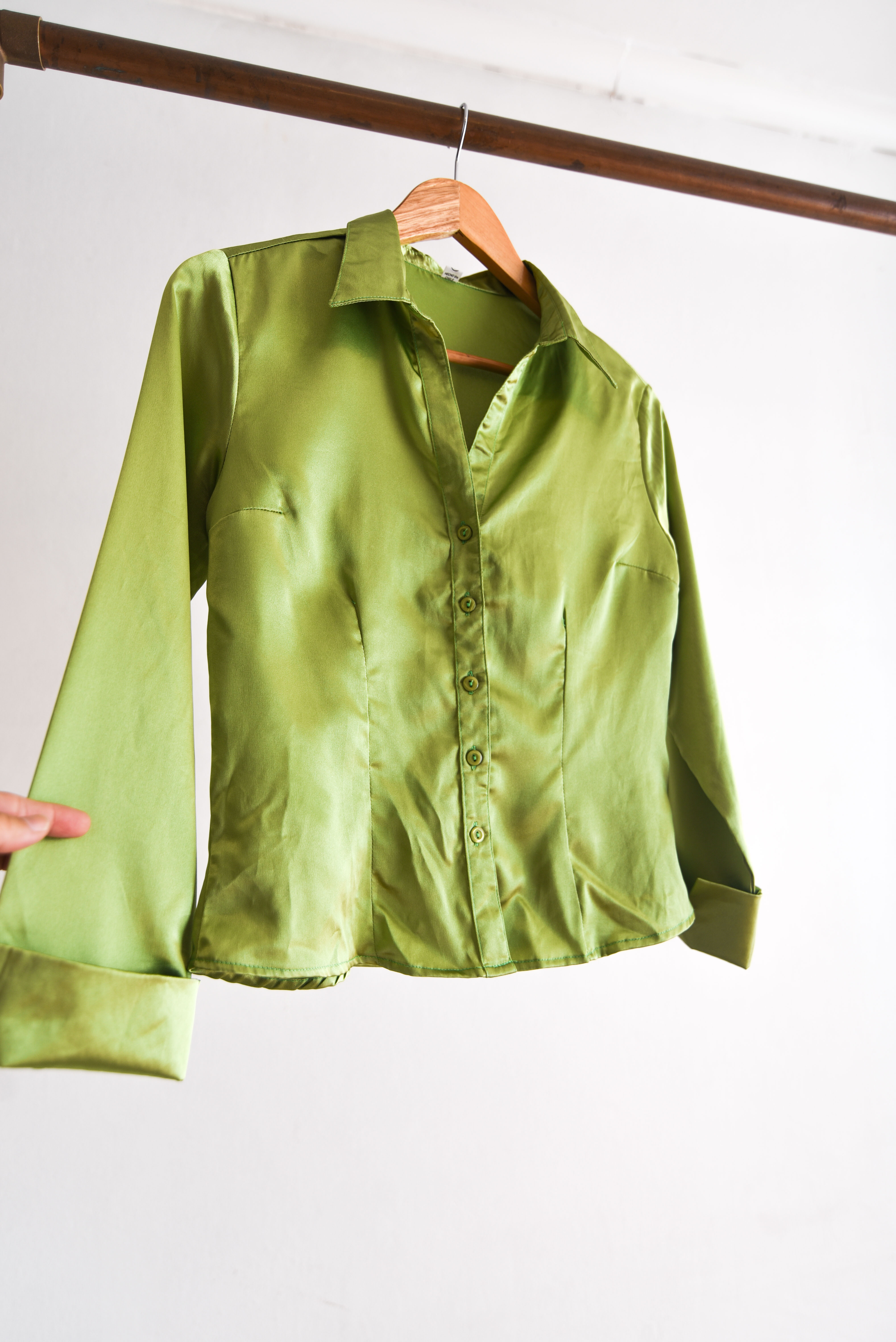 Blusa verde pistacho satín