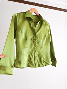 Blusa verde pistacho satín