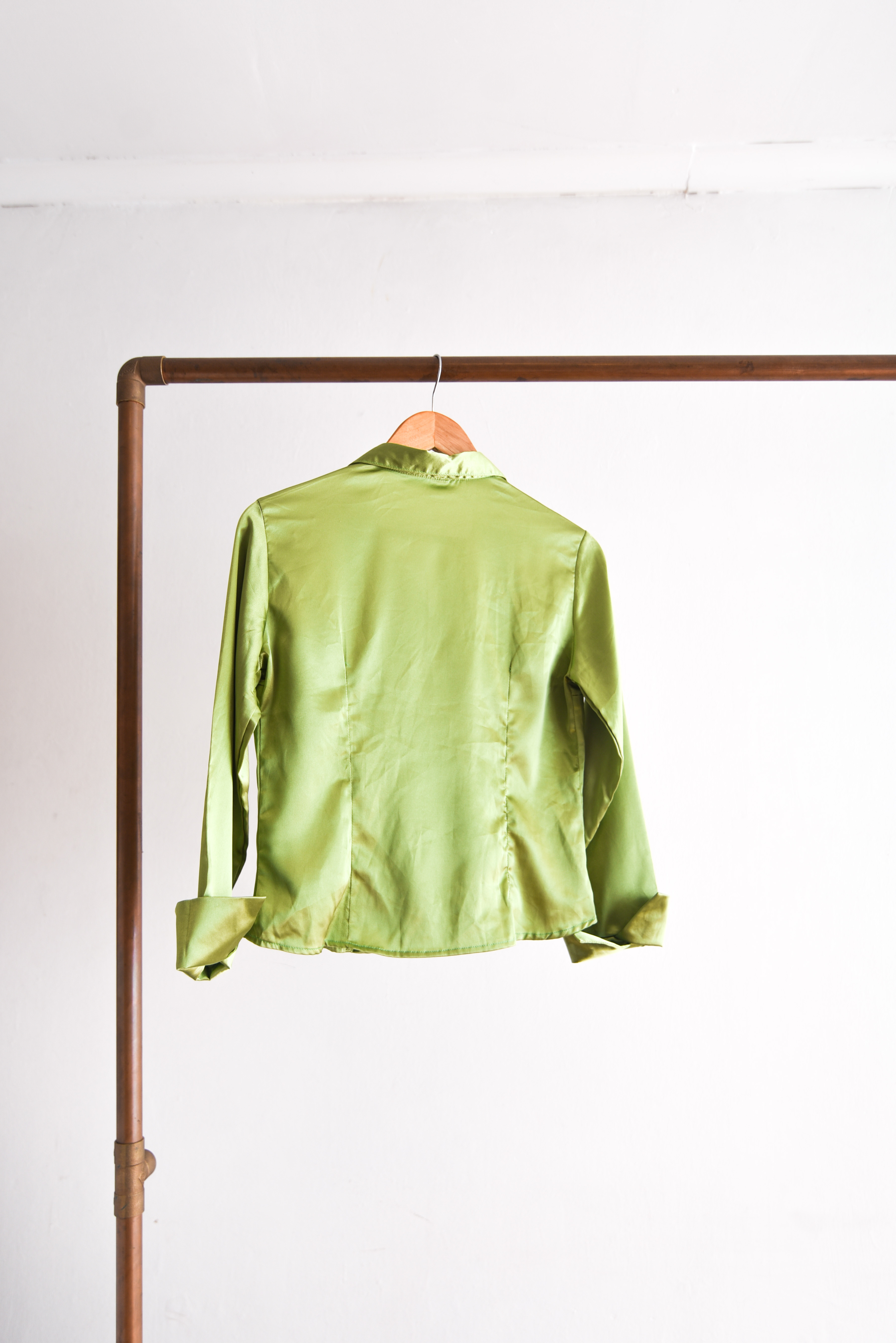 Blusa verde pistacho satín