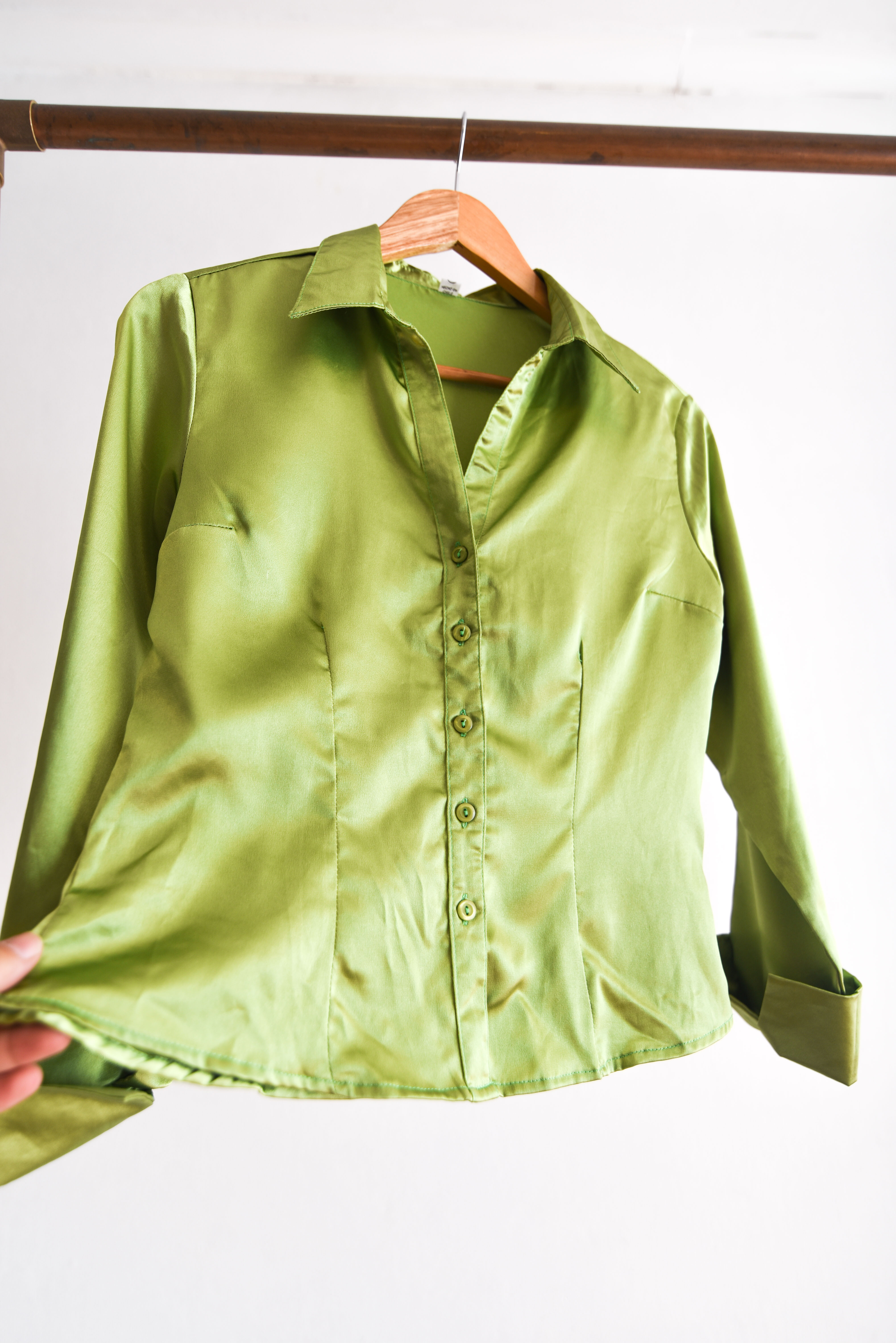 Blusa verde pistacho satín