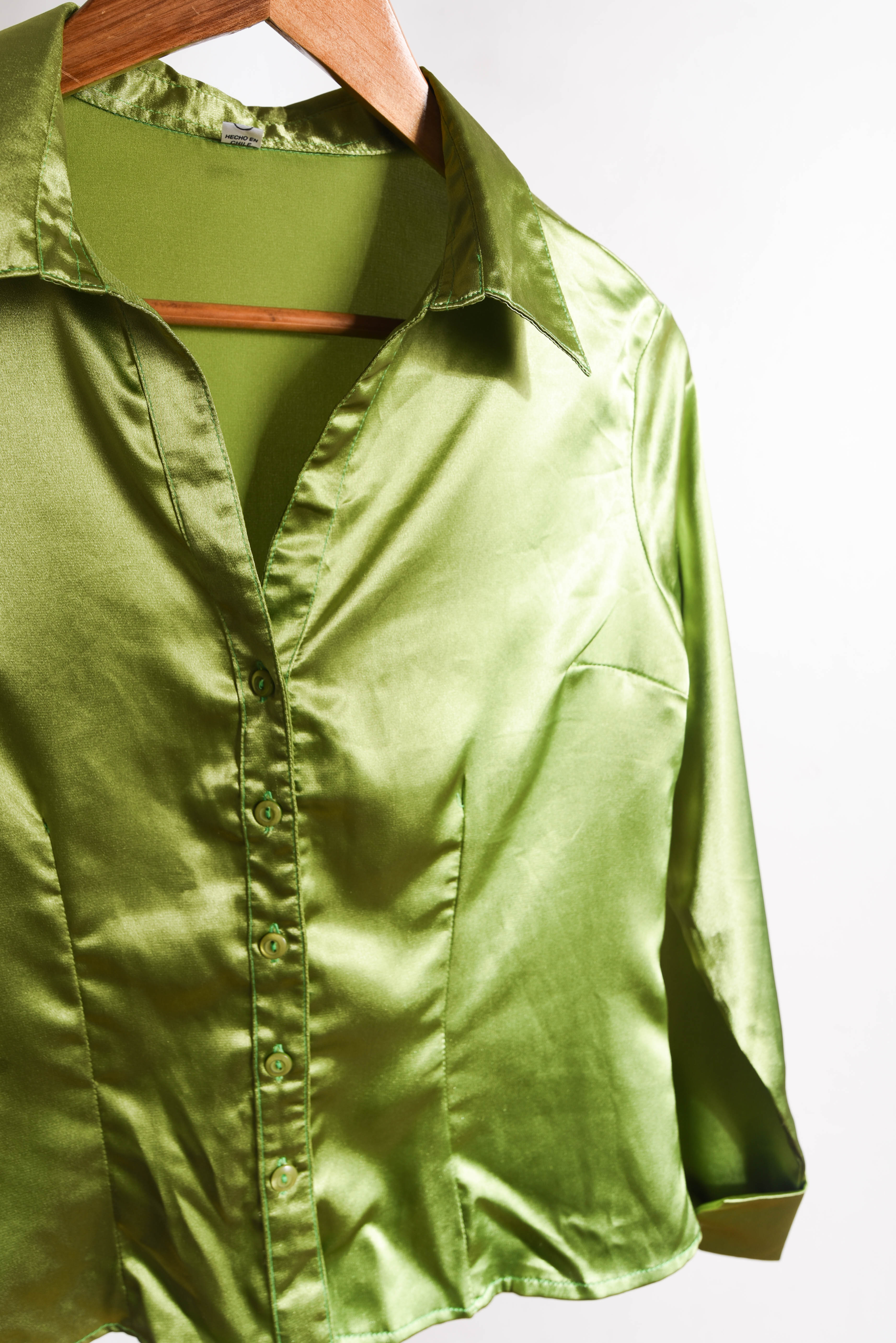 Blusa verde pistacho satín