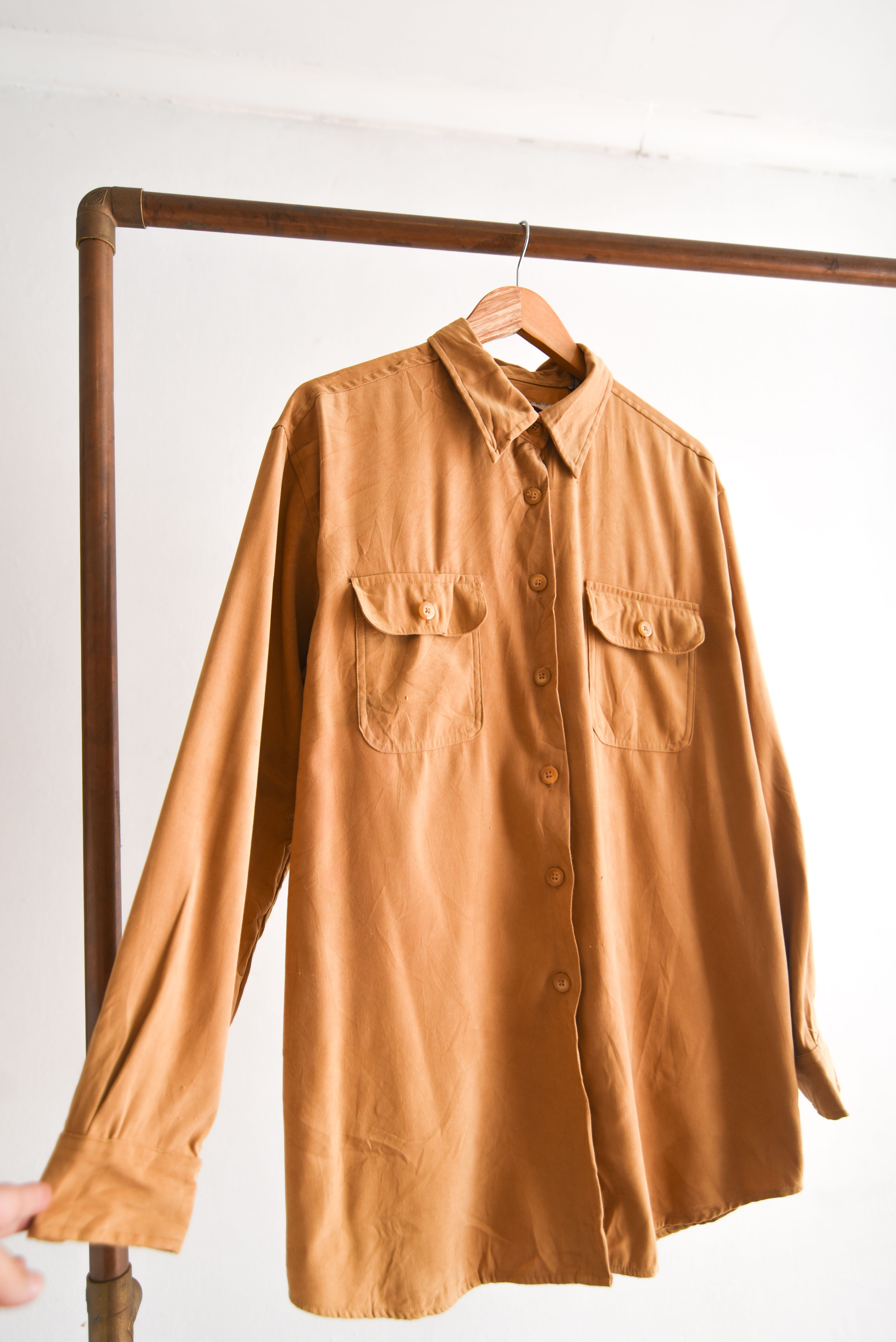 Camisa fake suede camel