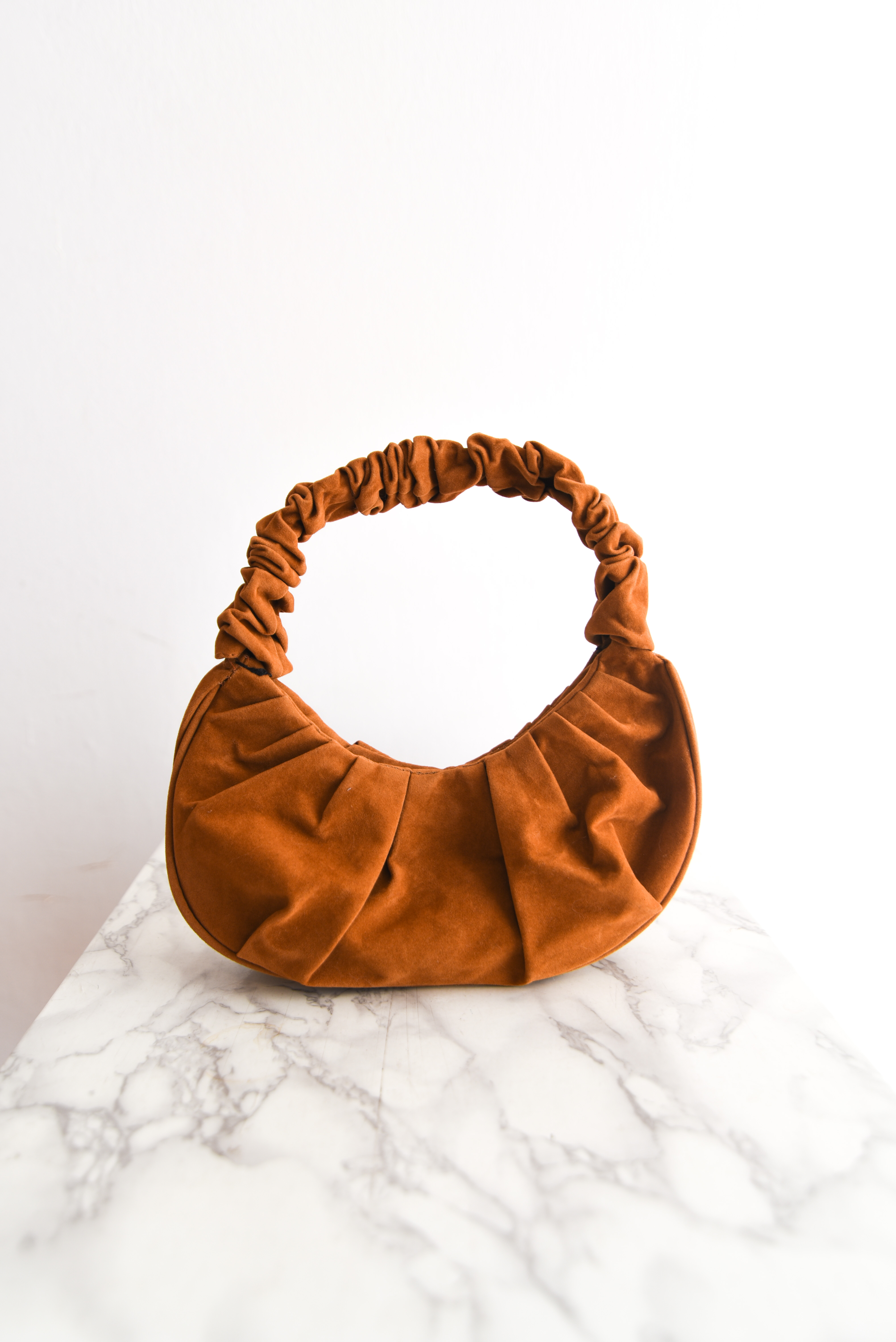 Cartera simil gamuza