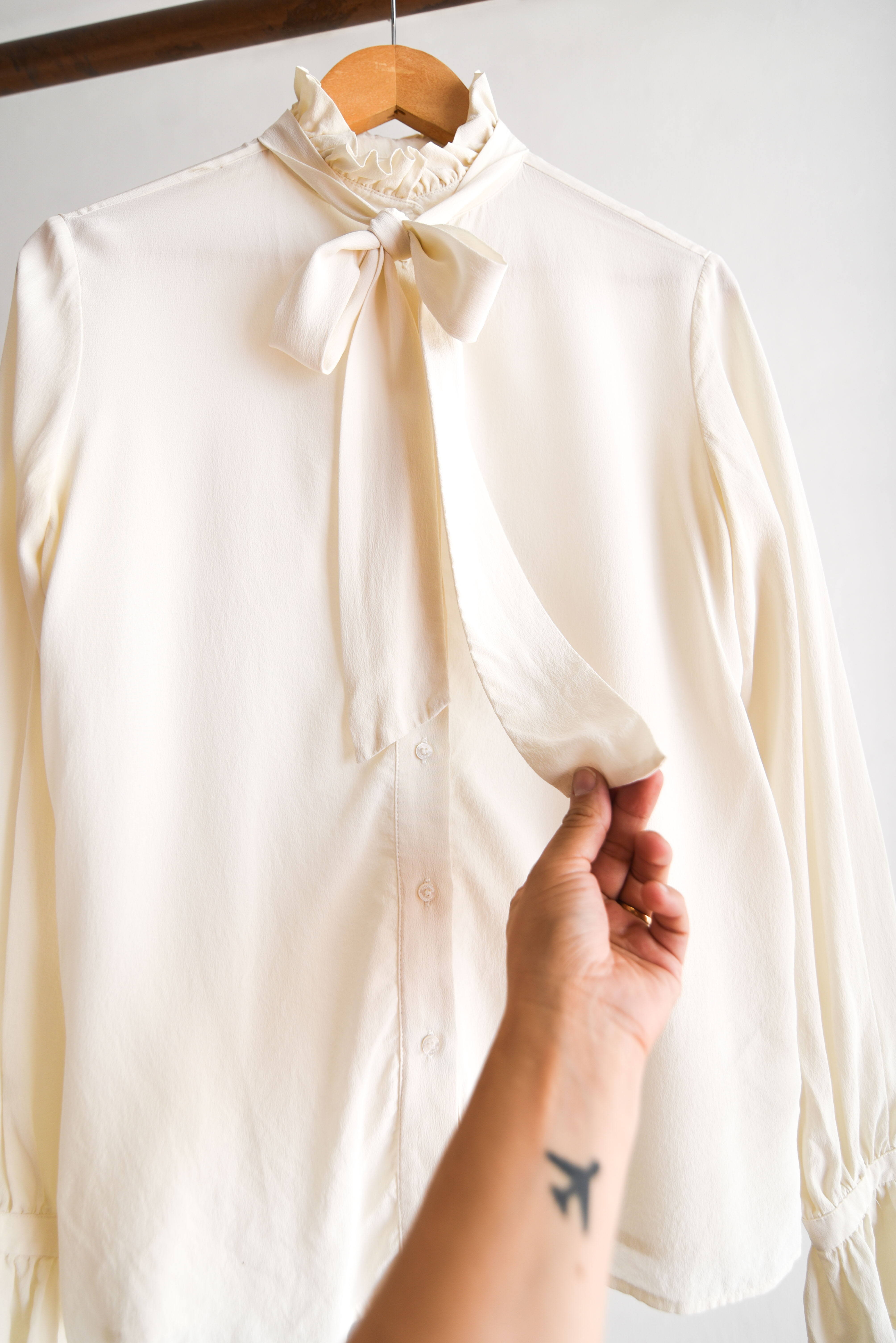 Blusa marfil seda vuelitos